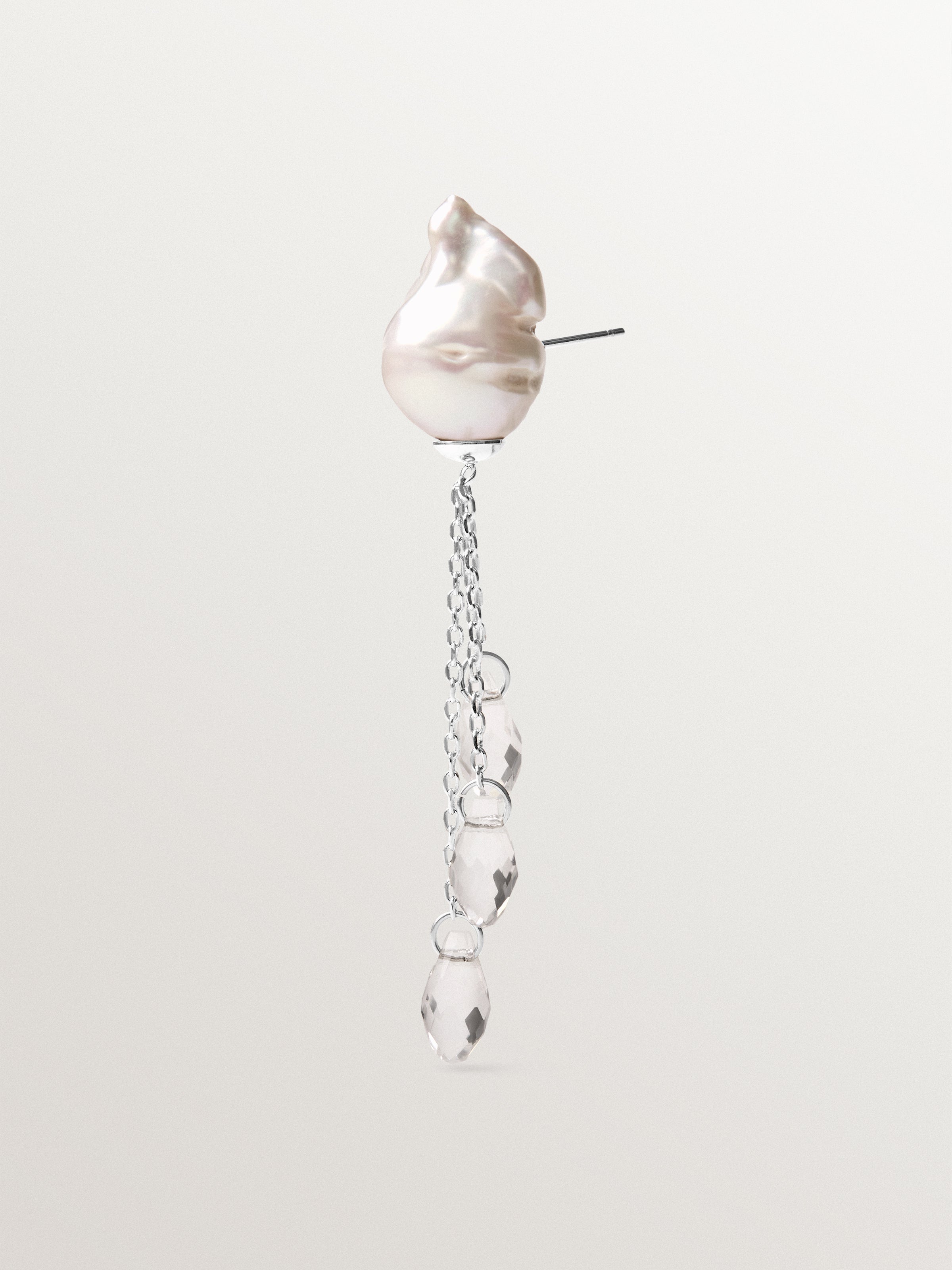 Stud earring with baroque pearls and crystals