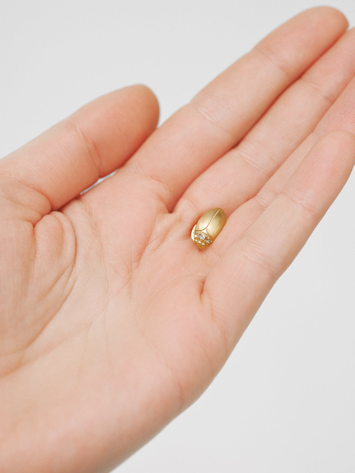 Yellow gold-plated pin with crystal and beetle shape