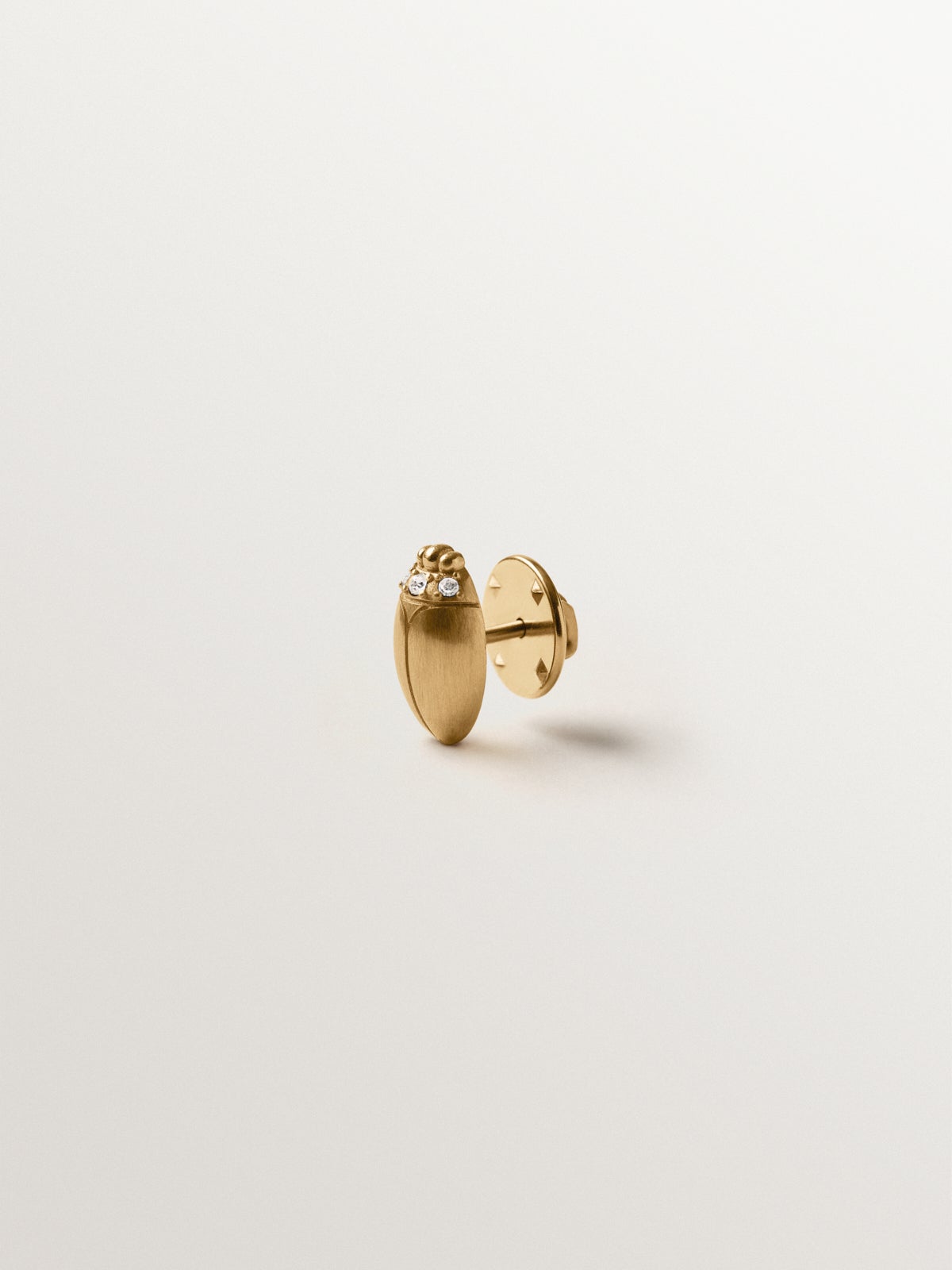 Yellow gold-plated pin with crystal and beetle shape