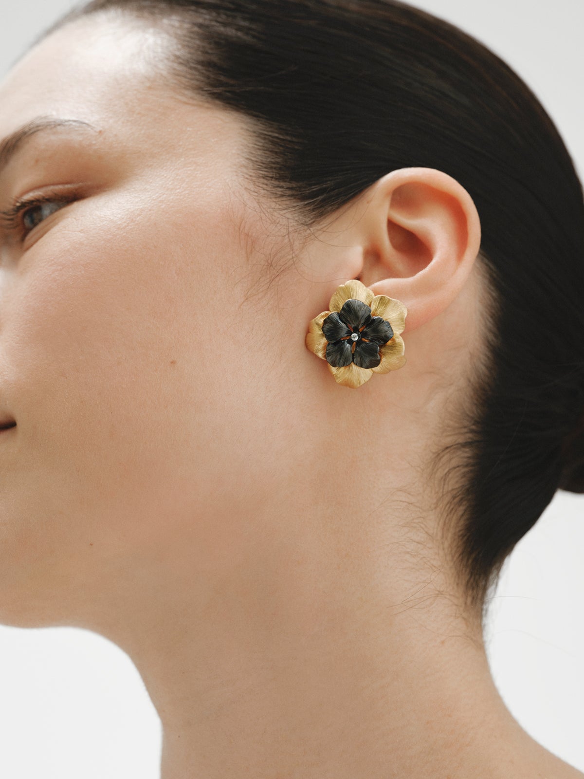 Two-tone yellow gold-plated button earrings with crystal and flower shape