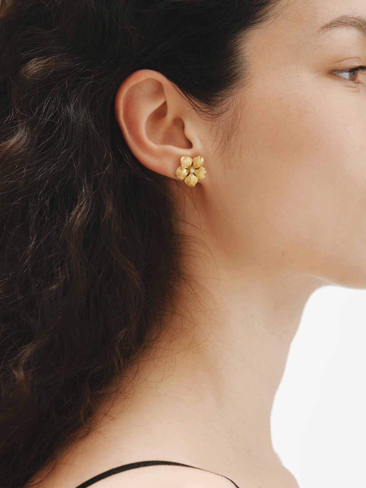 Yellow gold-plated button earrings with crystal and flower shape