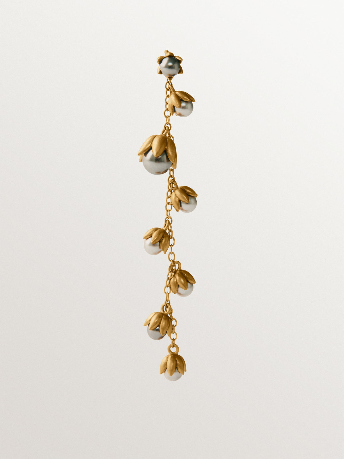 Single two-tone yellow gold-plated earring with gunmetal finish and floral grey crystals