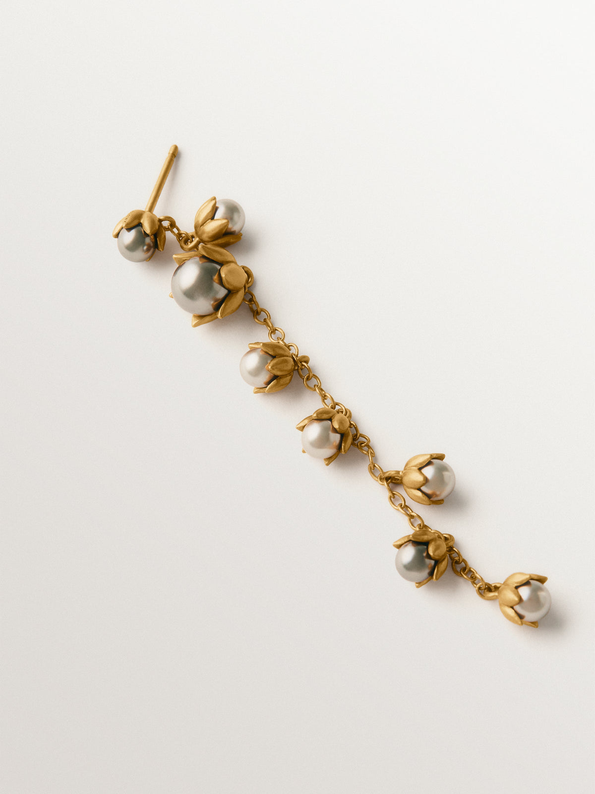 Single two-tone yellow gold-plated earring with gunmetal finish and floral grey crystals