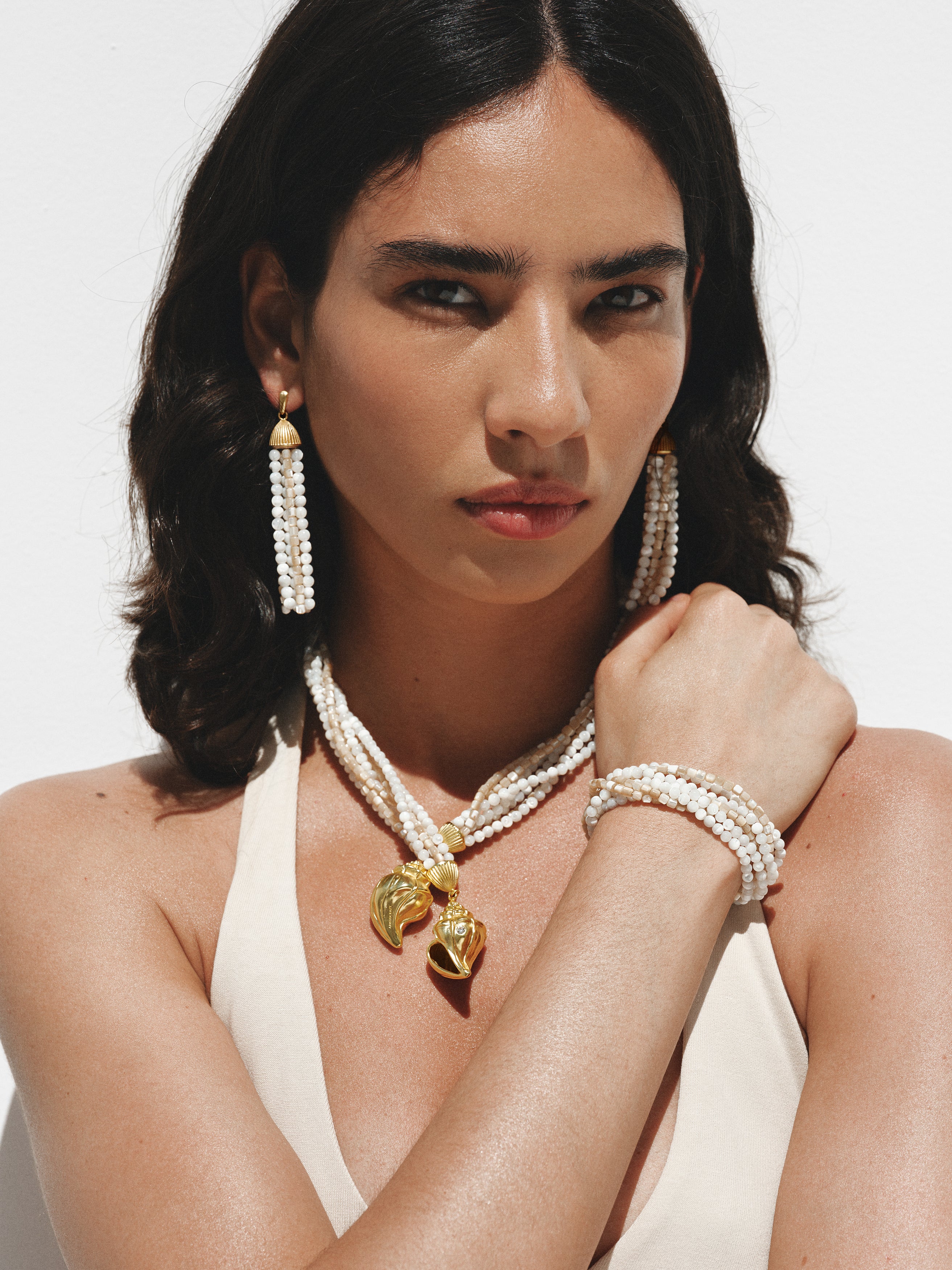 Yellow gold-plated bracelet with mother-of-pearl beads