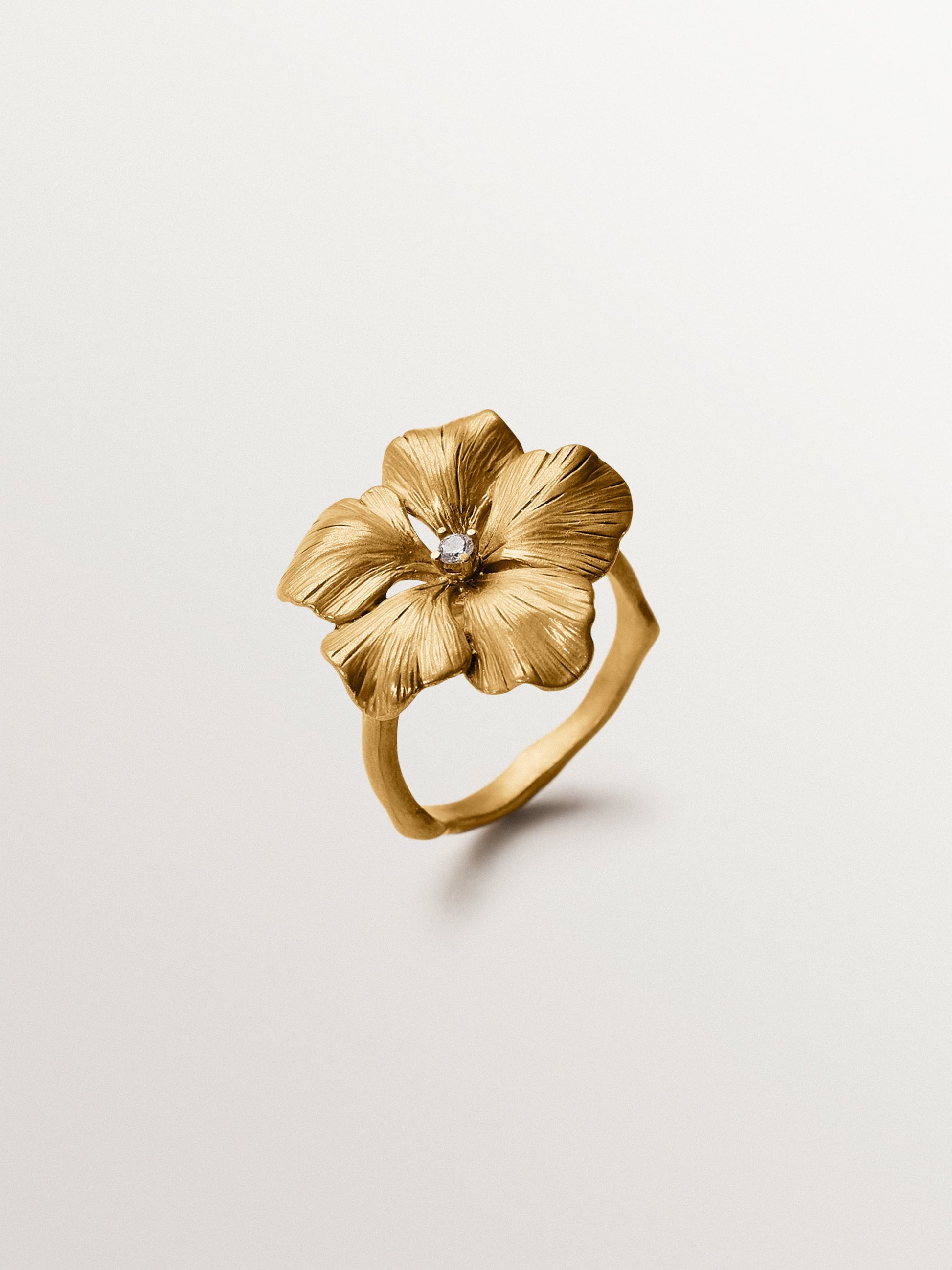 Yellow gold-plated ring with crystal and flower shape