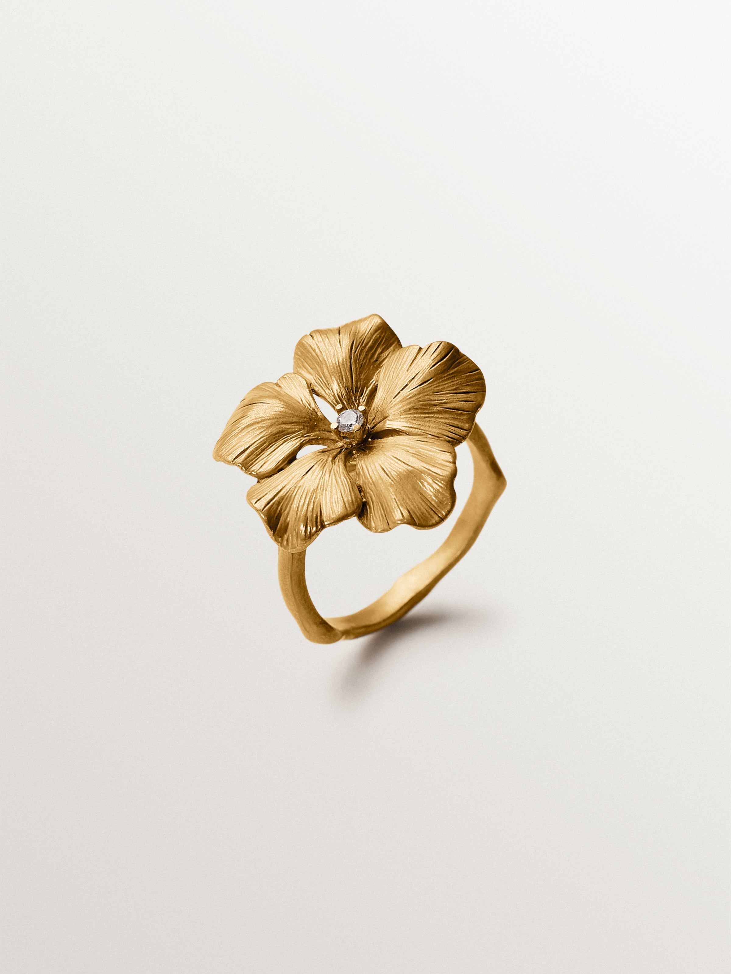 Yellow gold-plated ring with crystal and flower shape
