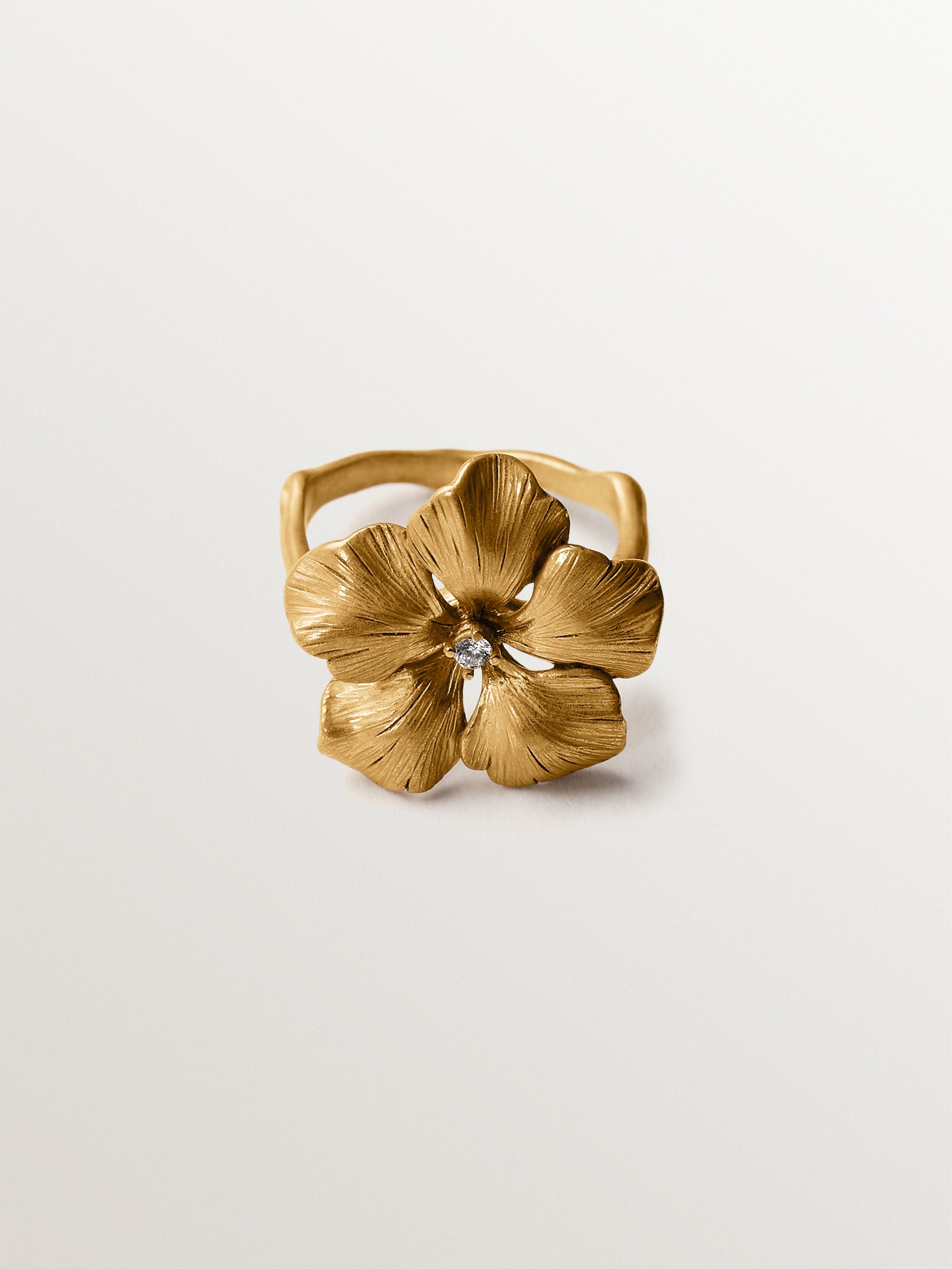 Yellow gold-plated ring with crystal and flower shape
