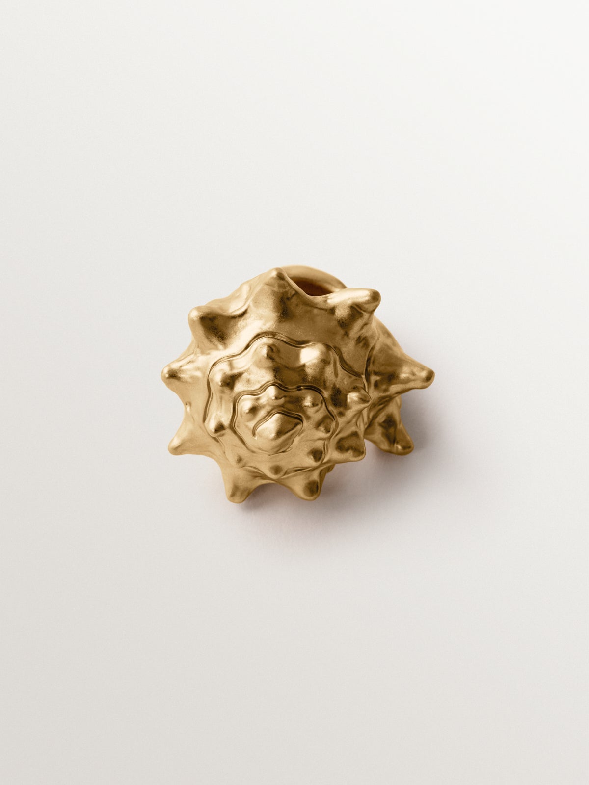 Yellow gold-plated ring in the shape of a shell