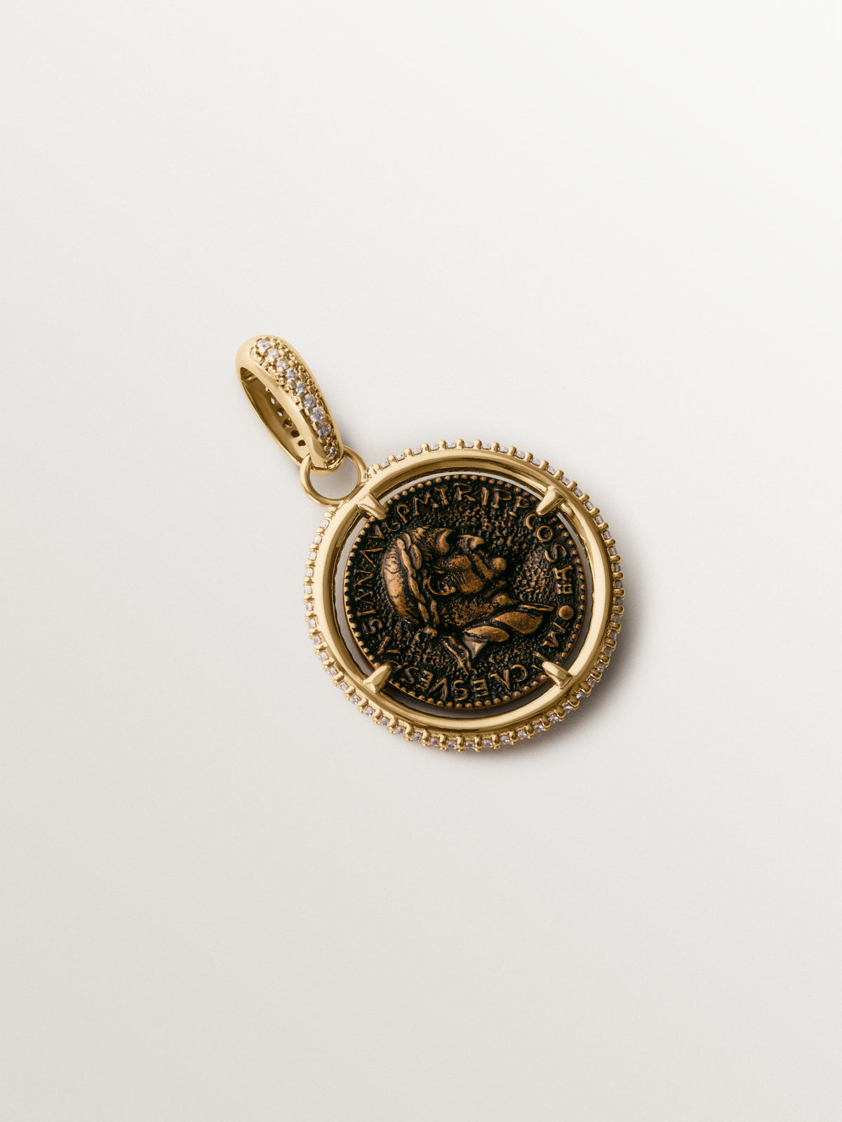 18K yellow gold-plated charm with coin