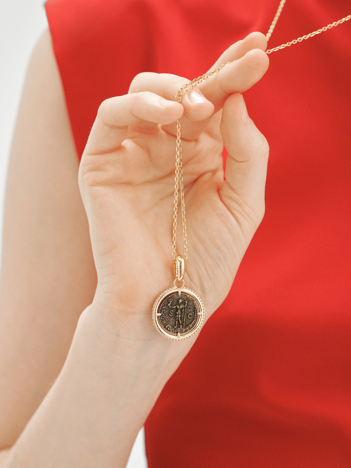 18K yellow gold-plated charm with coin
