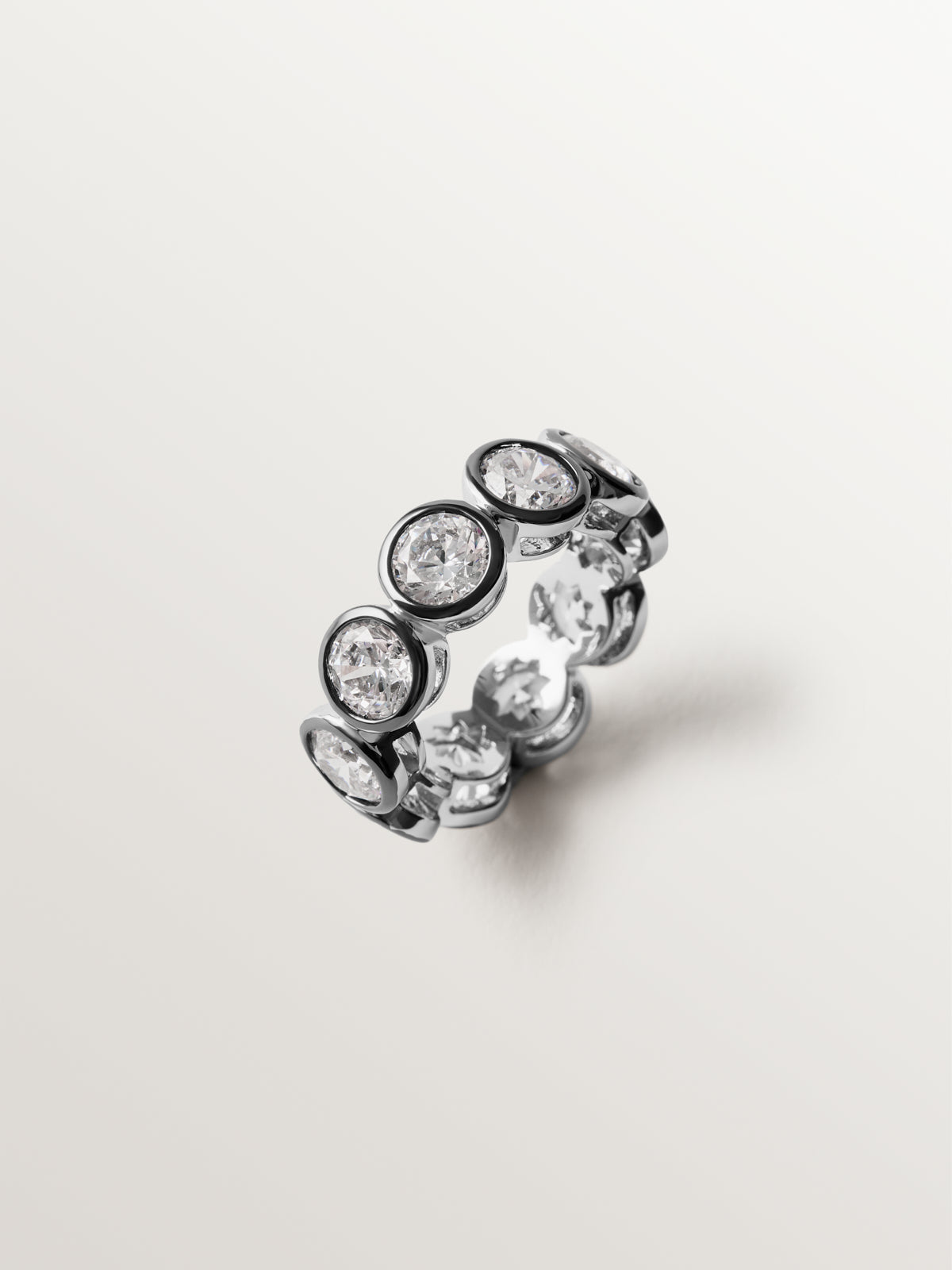 Two-tone ring with crystals