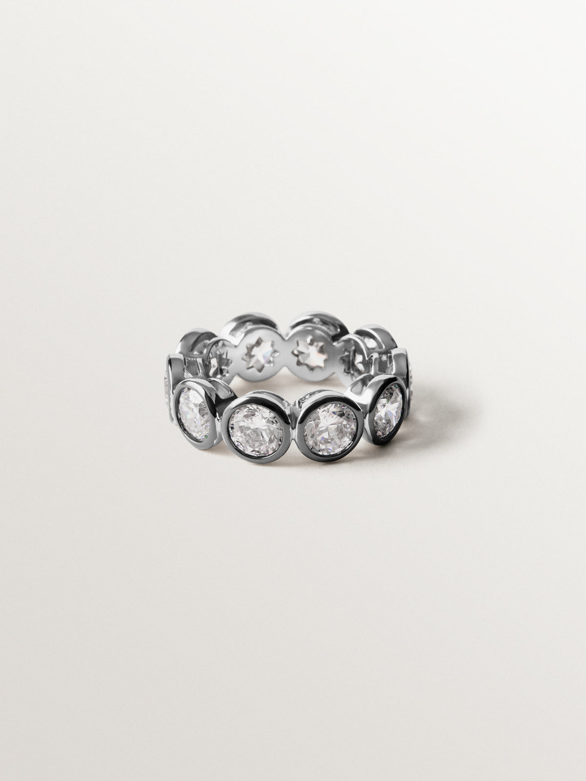 Two-tone ring with crystals