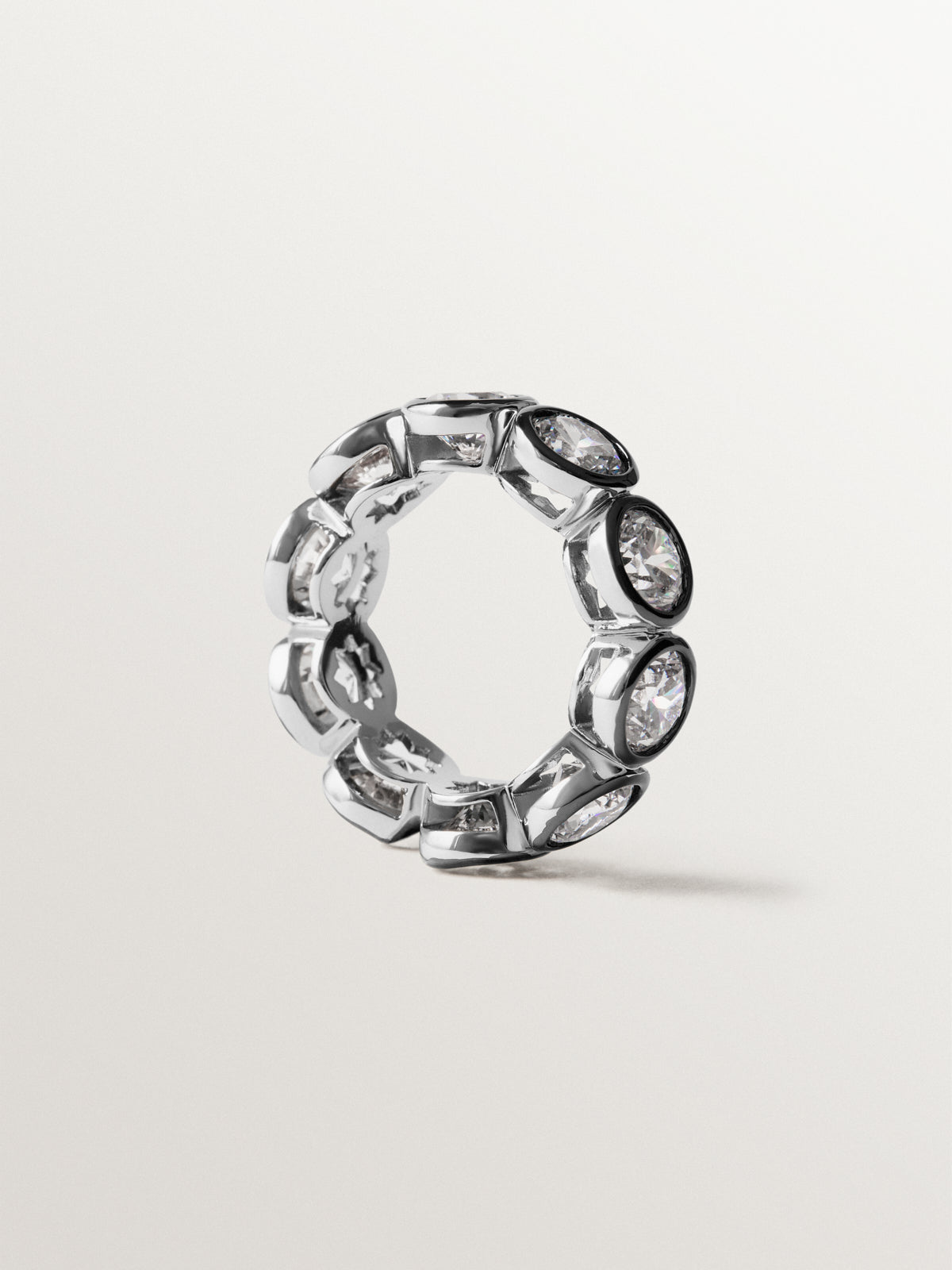 Two-tone ring with crystals