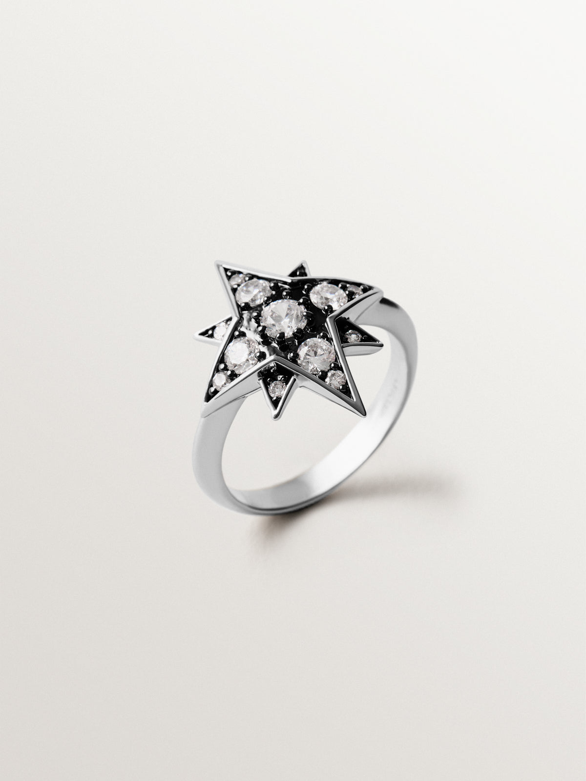 Two-tone ring with star-shaped crystals