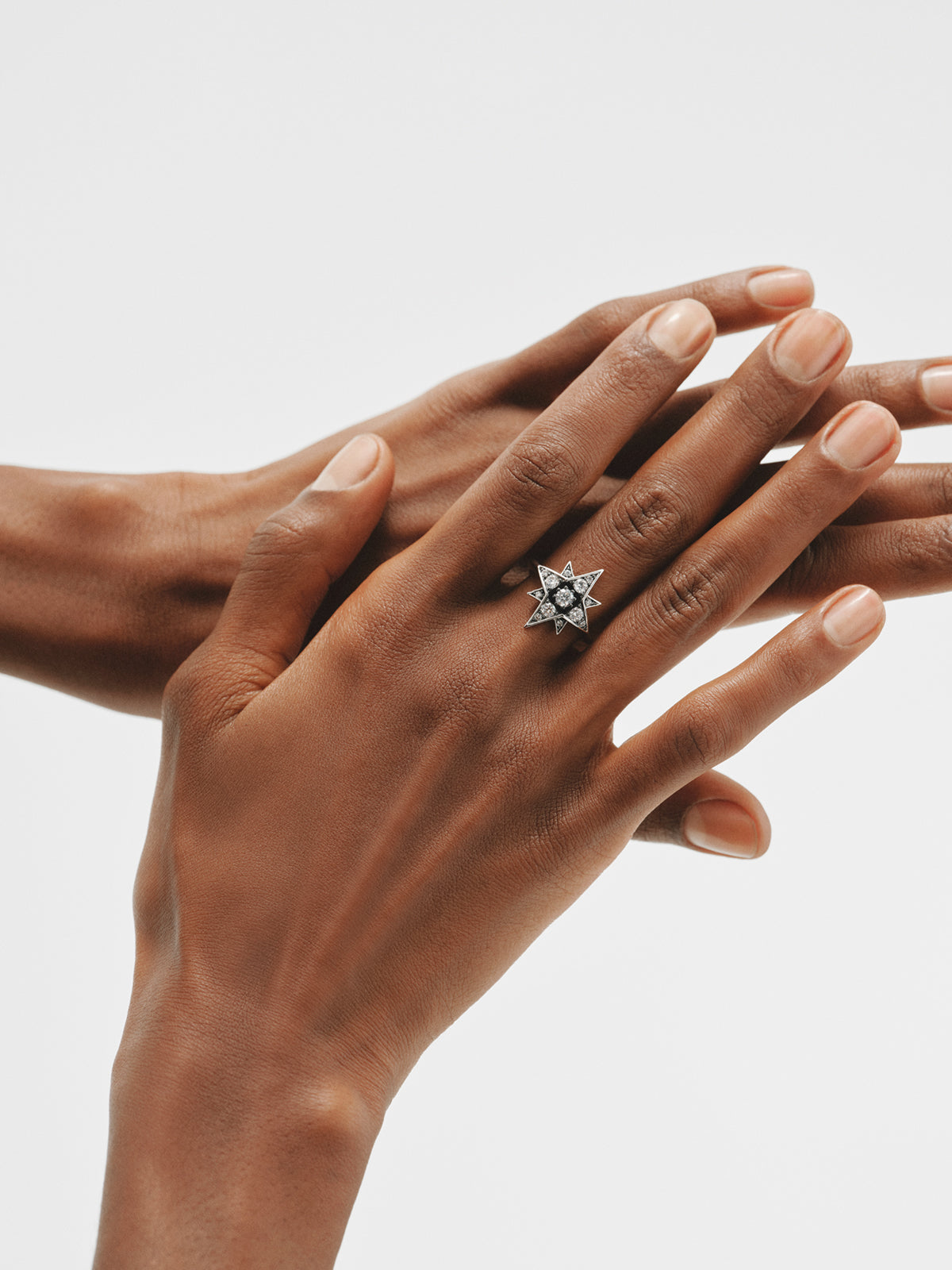 Two-tone ring with star-shaped crystals