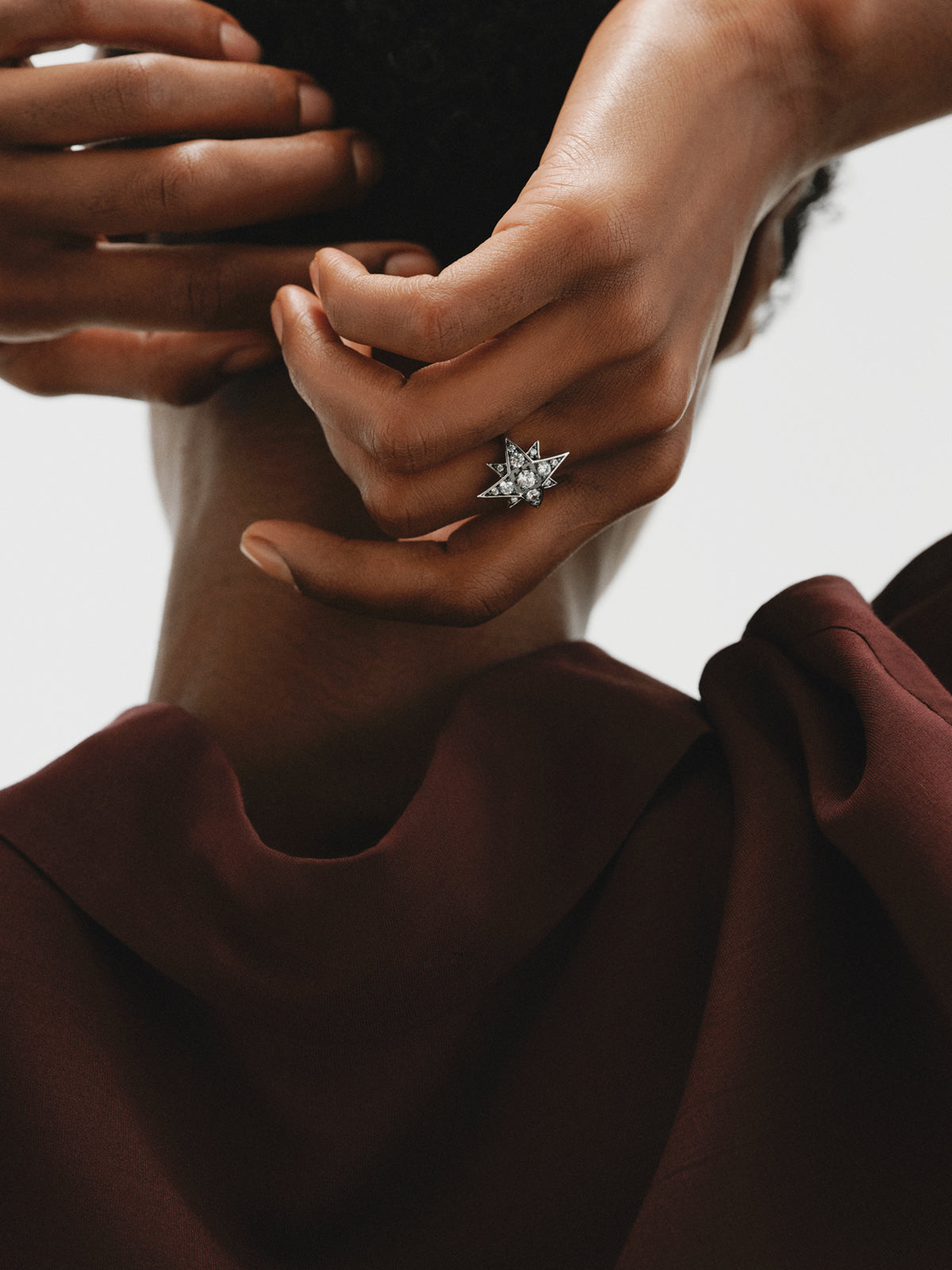 Two-tone ring with star-shaped crystals
