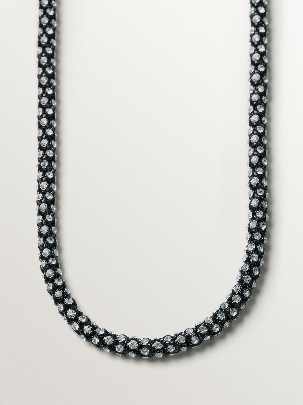 Long tube-shaped necklace with crystals