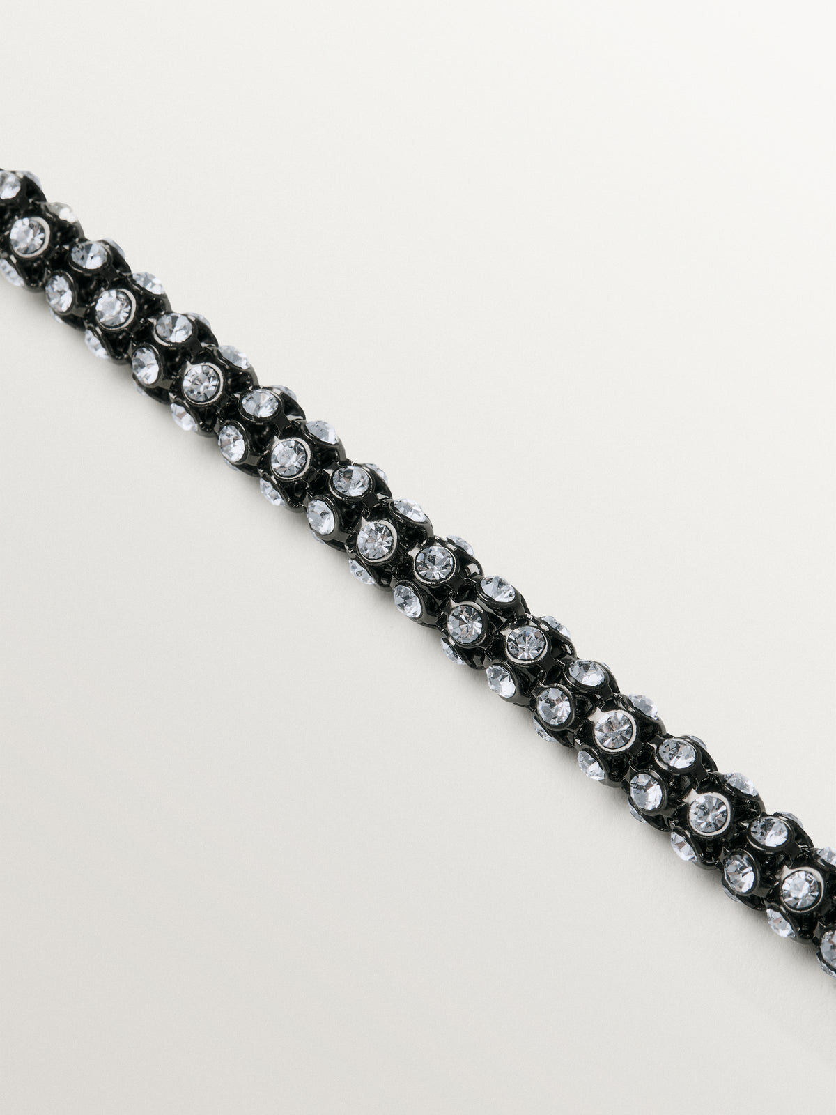 Long tube-shaped necklace with crystals