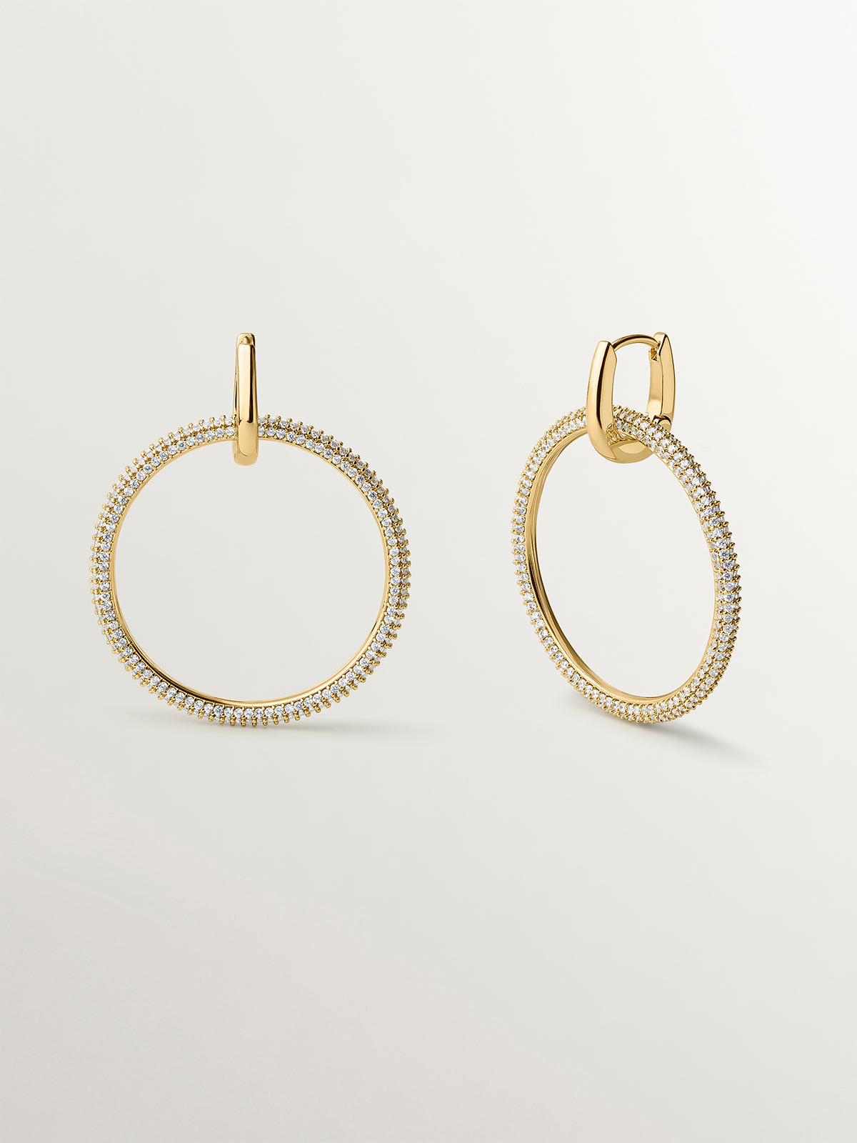 Double hoop earrings plated in 18K yellow gold with crystals
