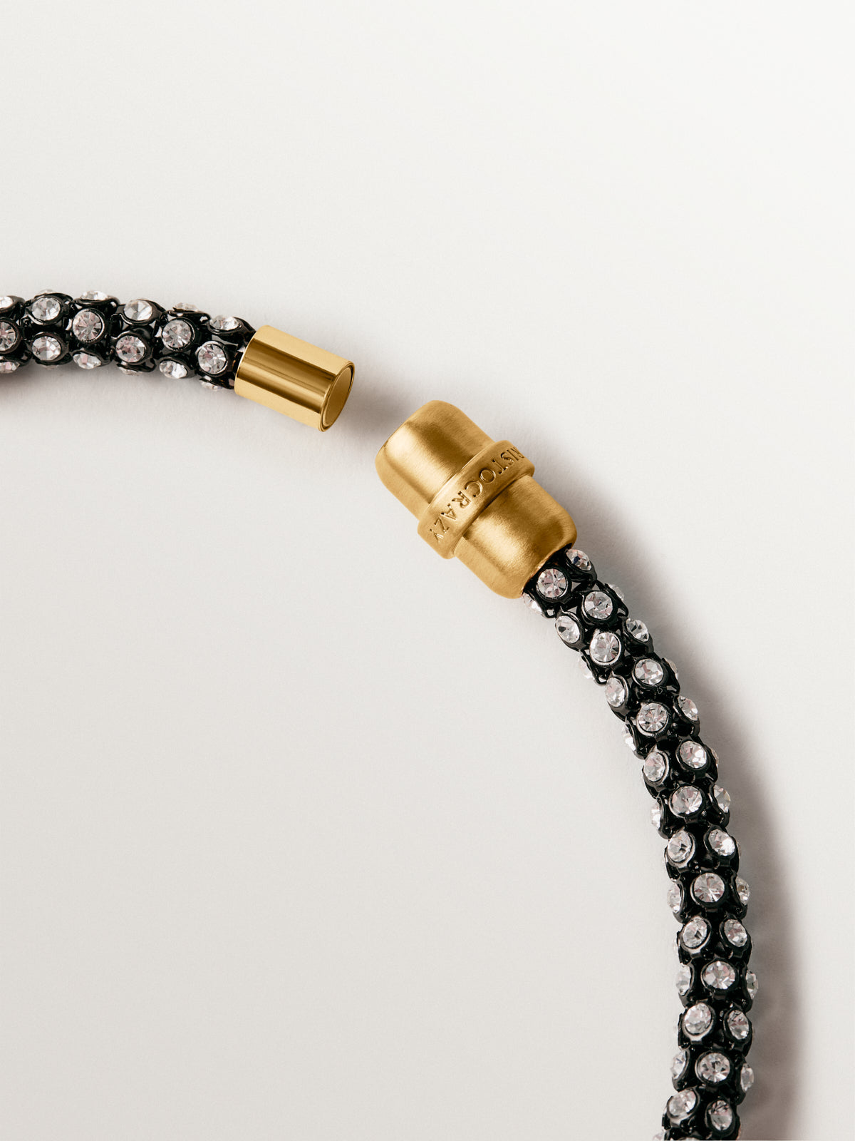 Short tube-shaped necklace with crystals