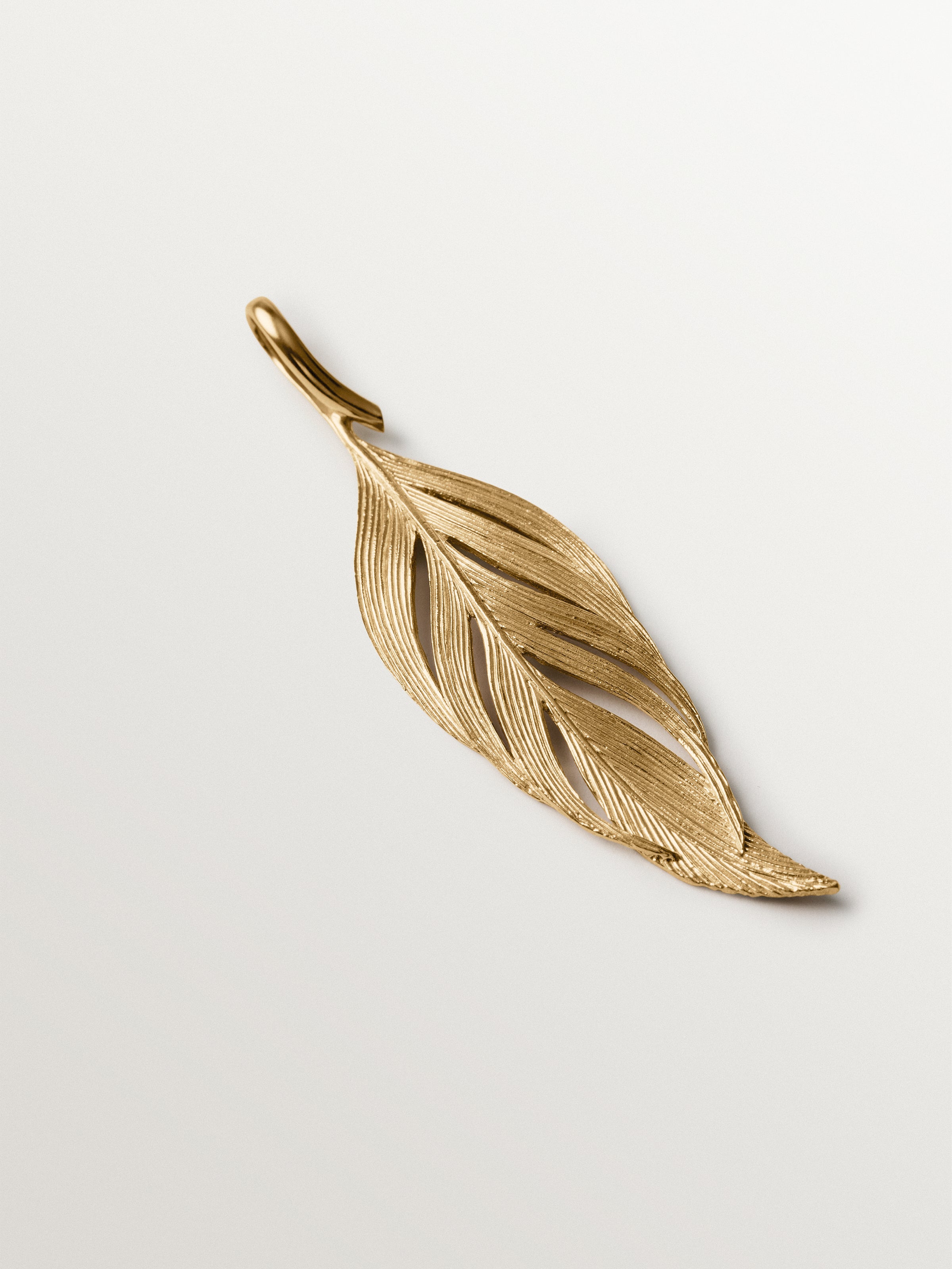 18k gold plated leaf-shaped charm