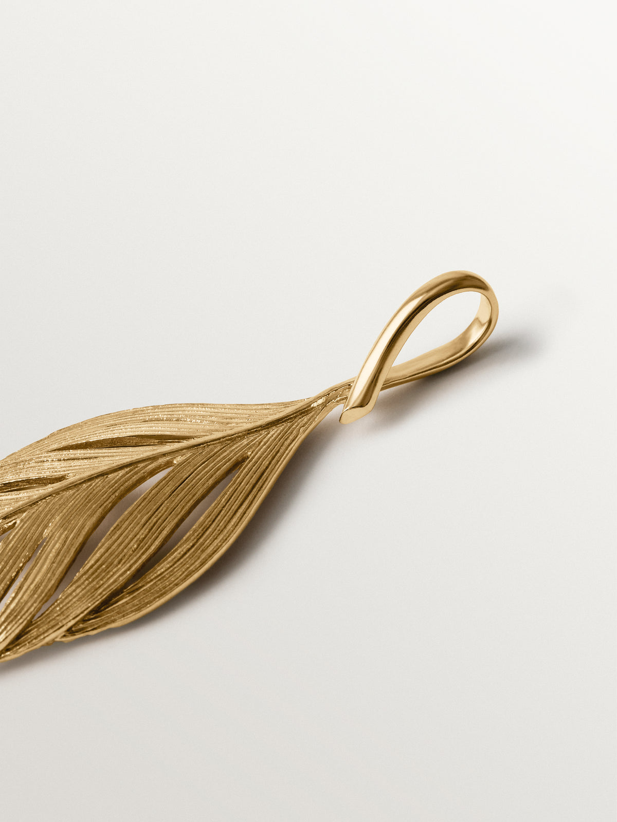 18k gold plated leaf-shaped charm