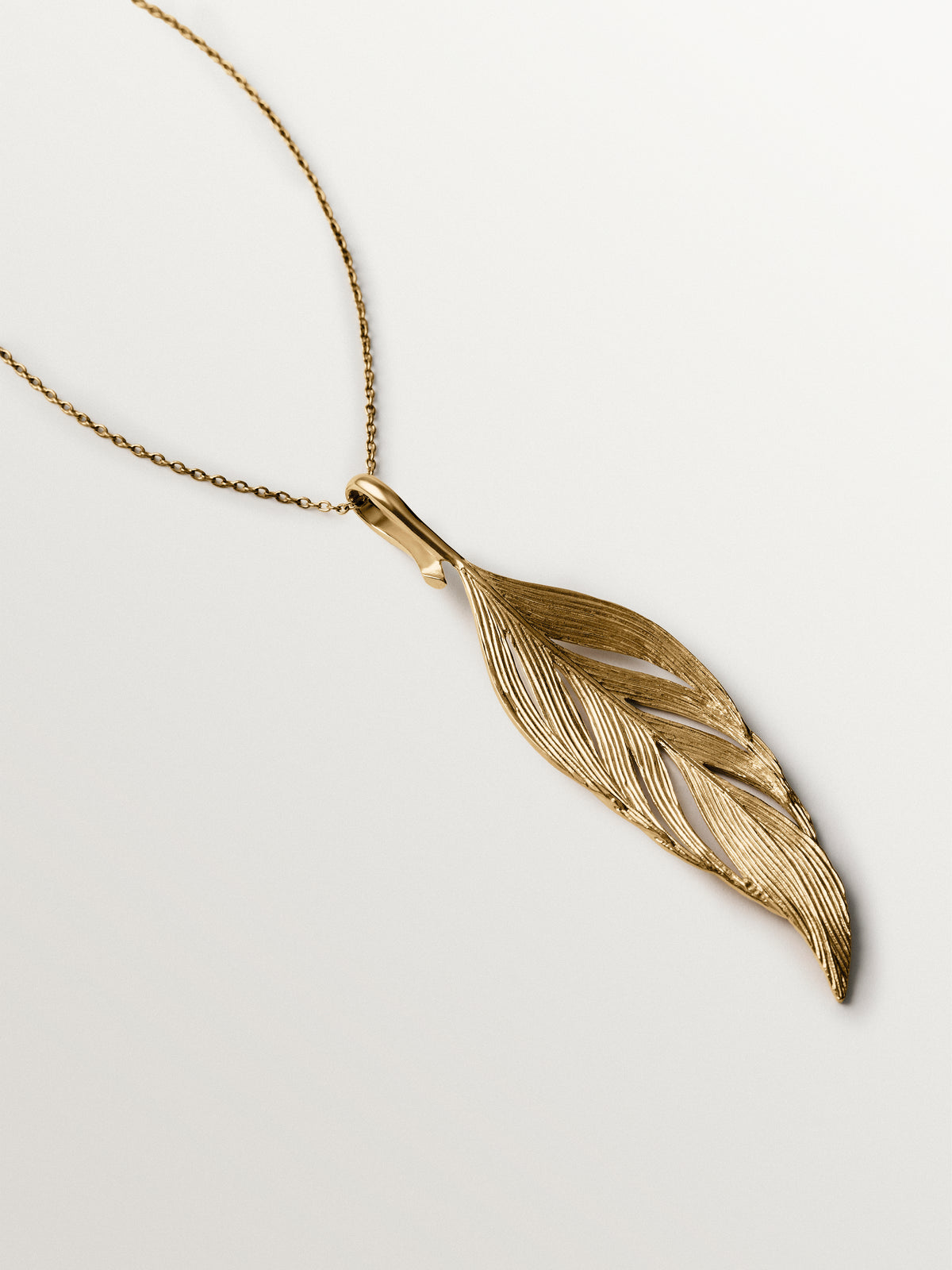 18k gold plated leaf-shaped charm