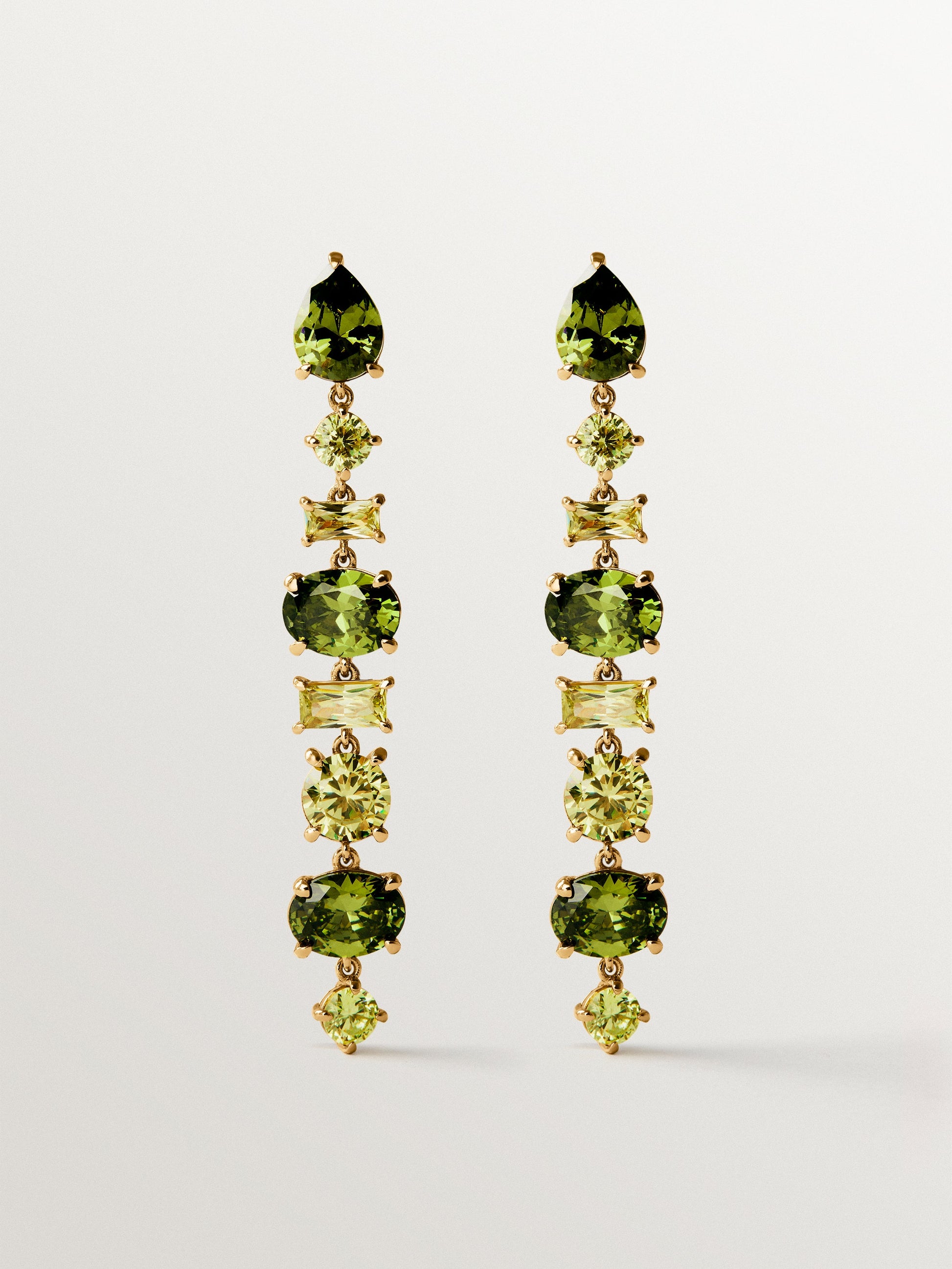 Long earrings plated in yellow gold with green crystals