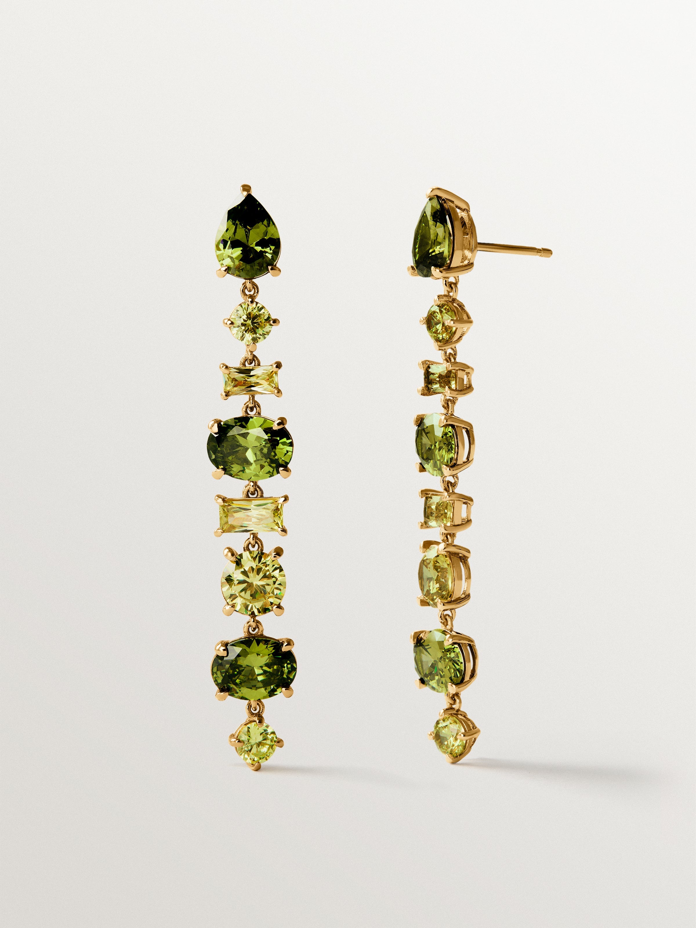Long earrings plated in yellow gold with green crystals
