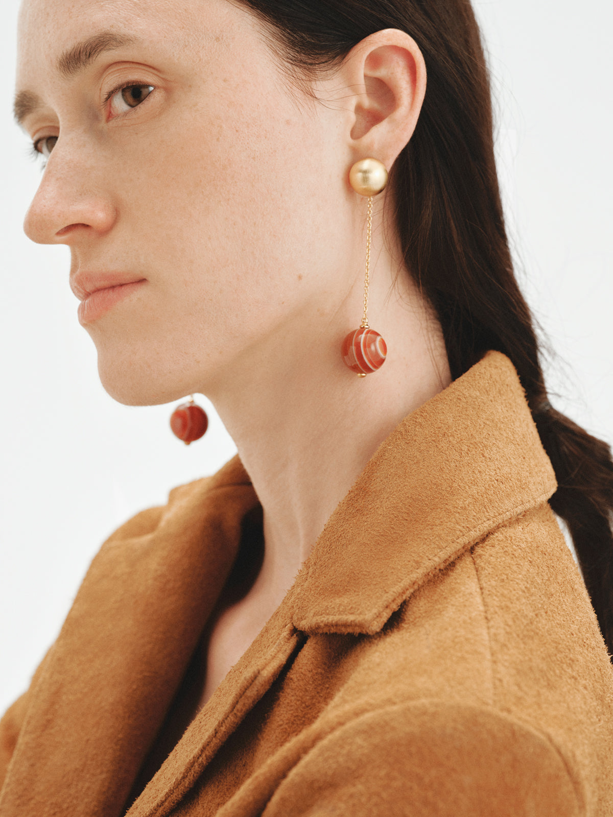 Long earrings with brushed 18K yellow gold plating, red agate and sphere motif