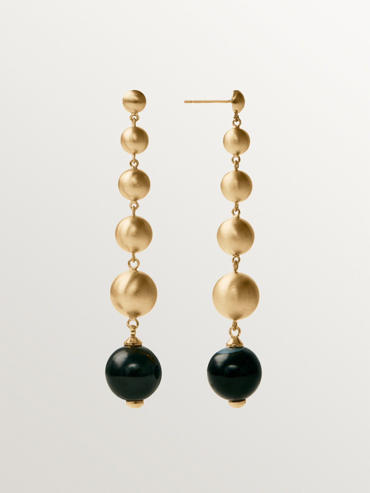 Long earrings with brushed 18K yellow gold plating, black agate and sphere motifs