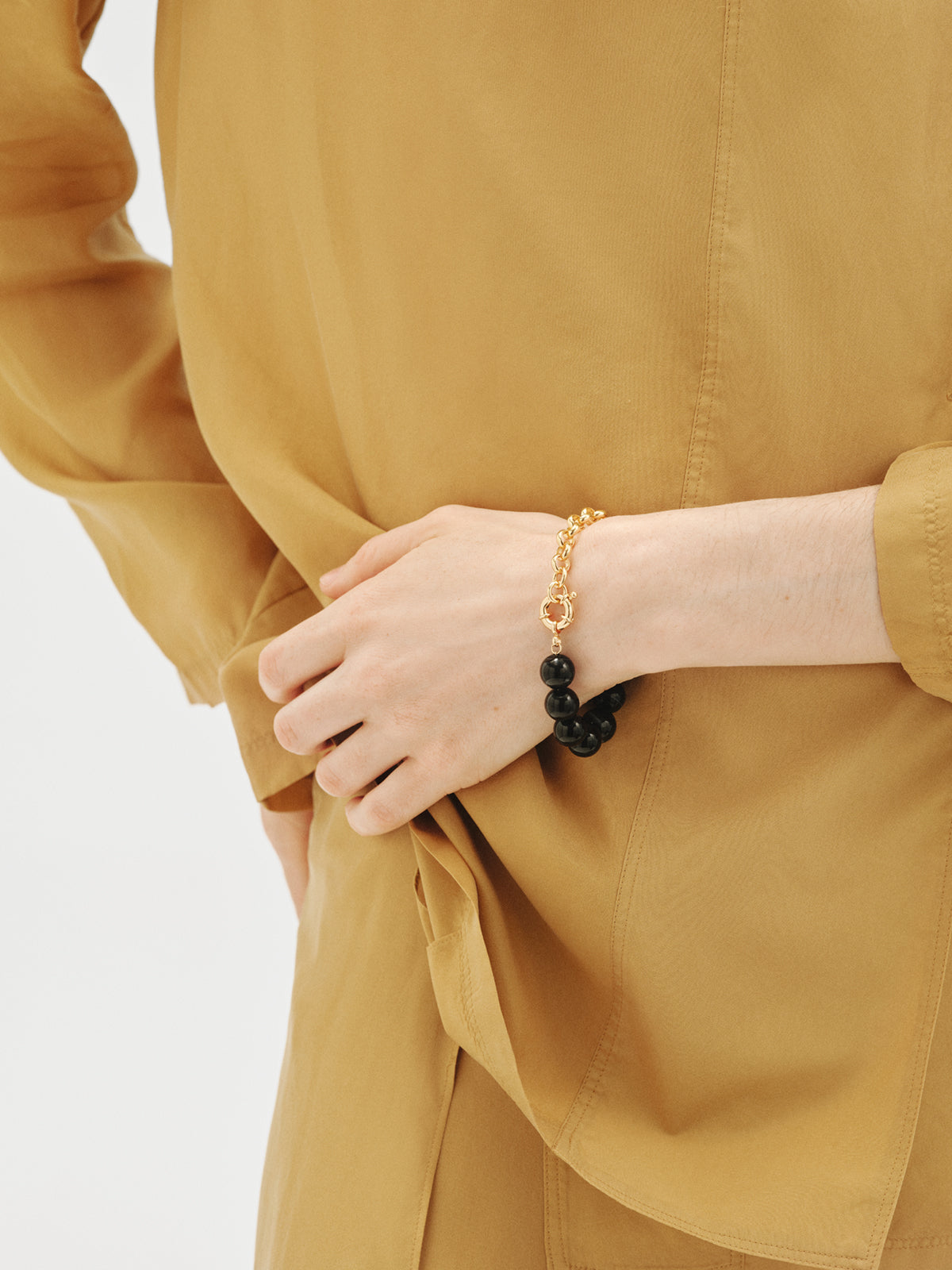 Yellow gold-plated bracelet with black agate and sphere motif