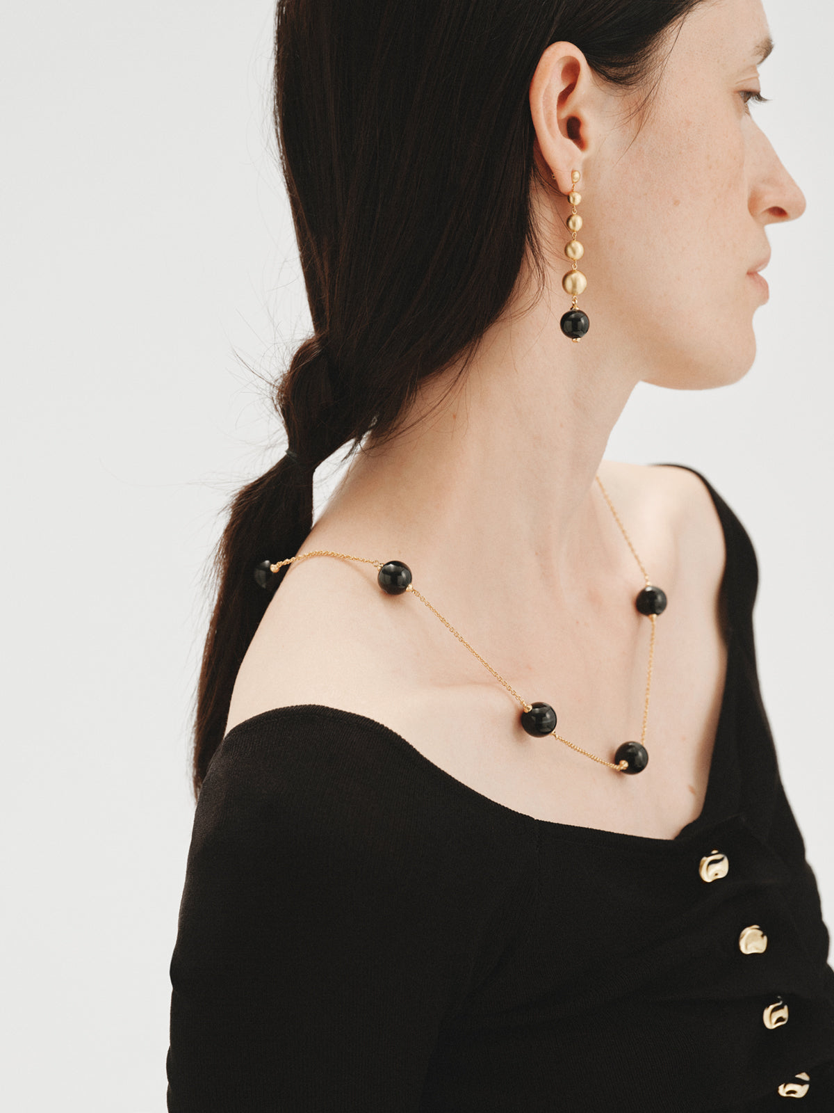 Yellow gold-plated necklace with black agate and sphere motif