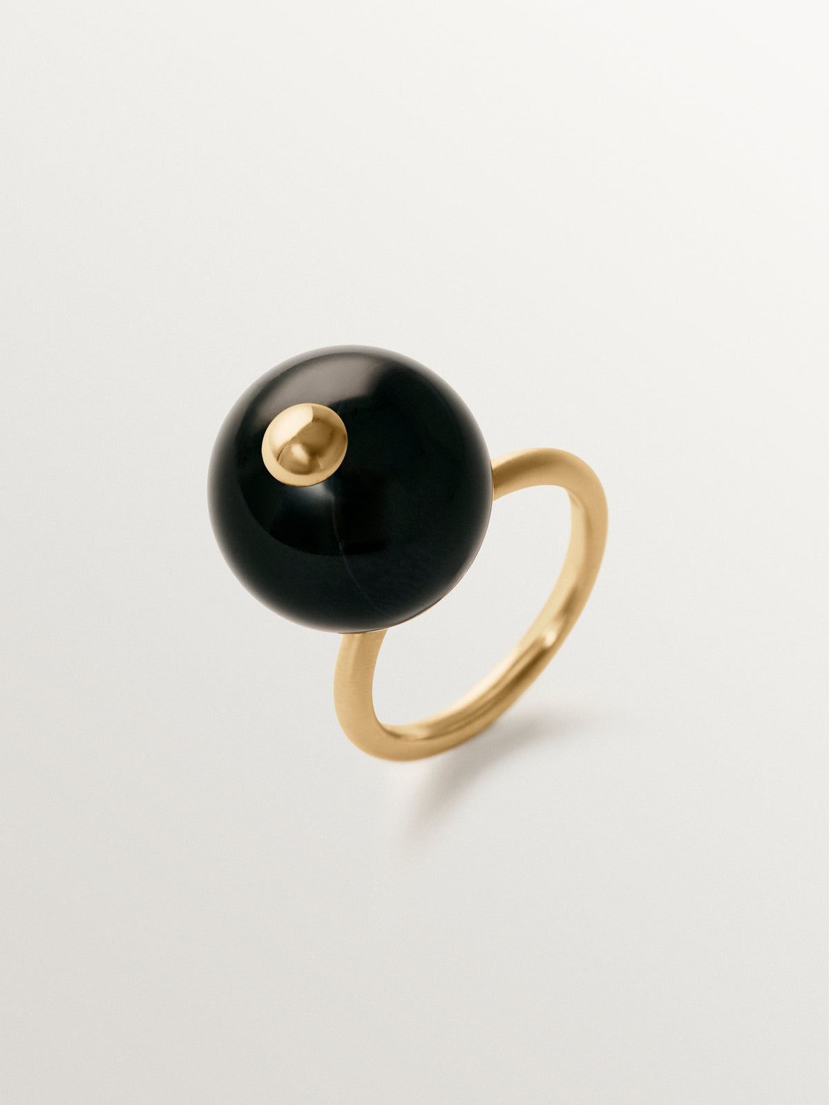 Ring with brushed 18K yellow gold plating and black agate