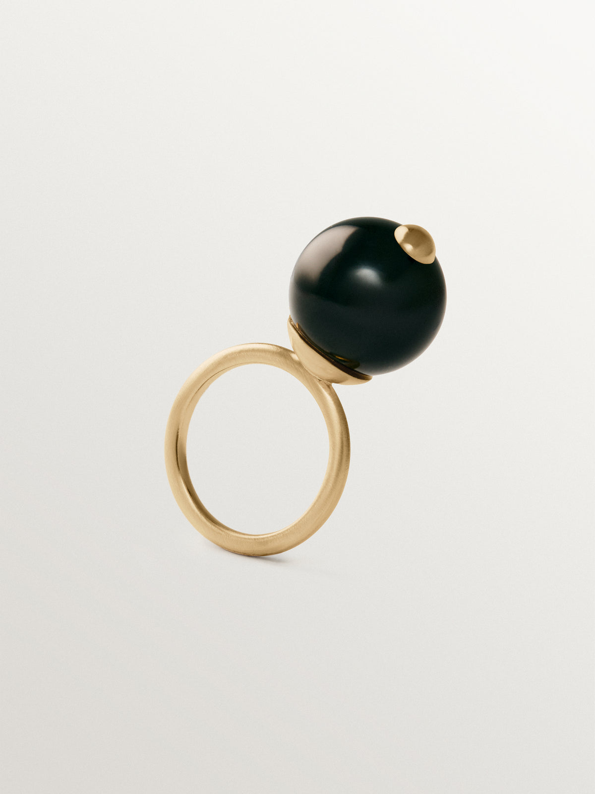 Ring with brushed 18K yellow gold plating and black agate
