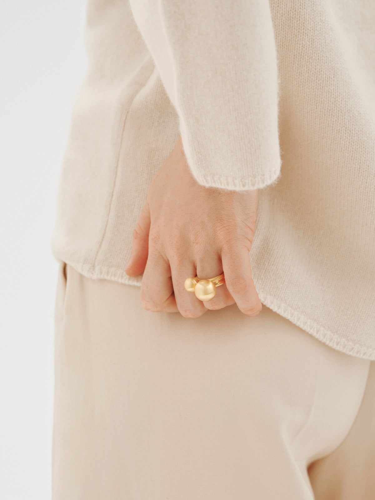 Brushed yellow gold-plated ring with two-sphere motif