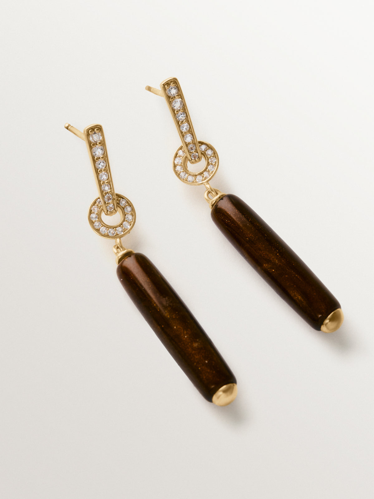 18K yellow gold-plated long earrings with brushed finish, brown resin and crystals
