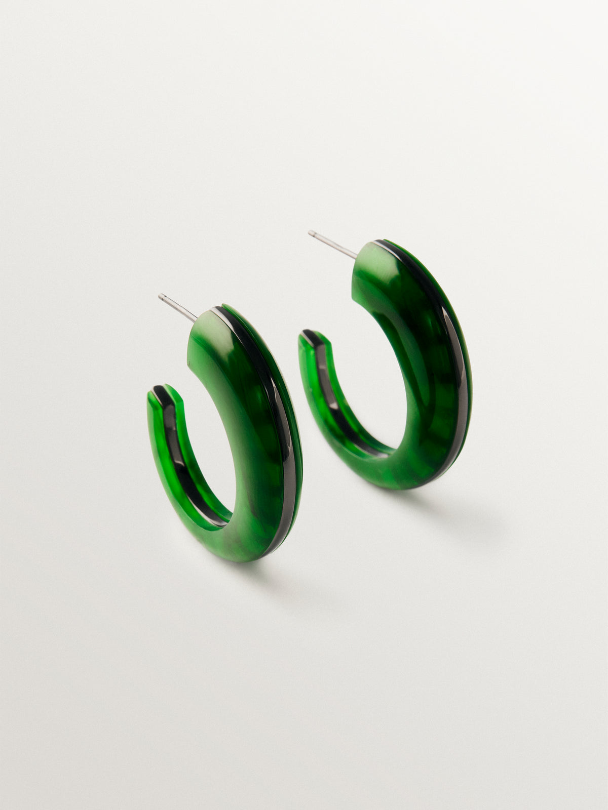 Earrings with brushed finish and green resin