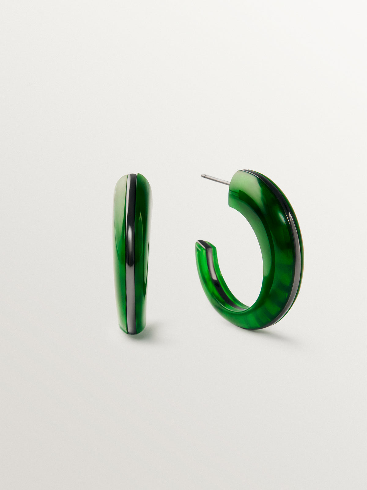 Earrings with brushed finish and green resin