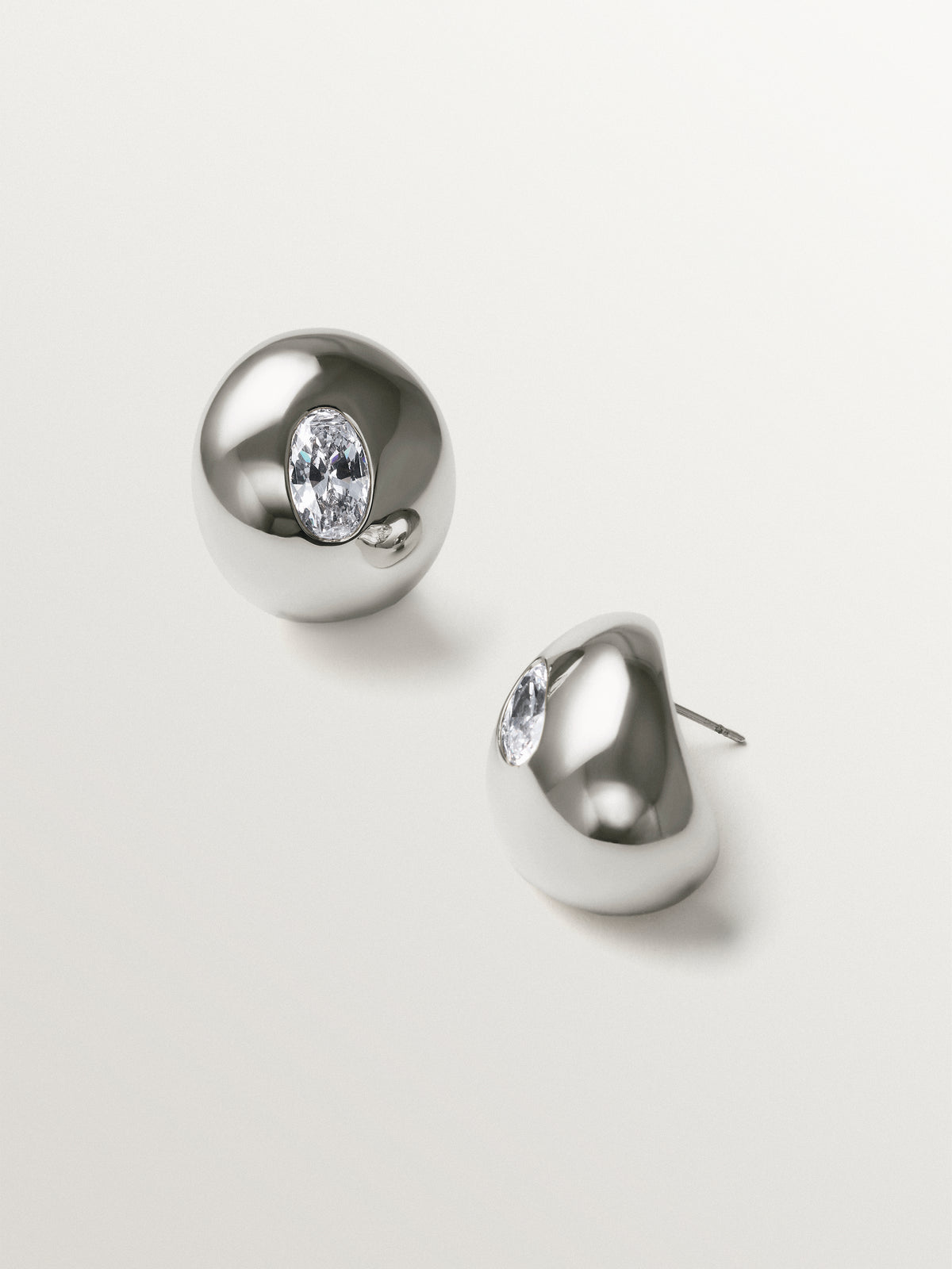 Hoop earrings with crystals