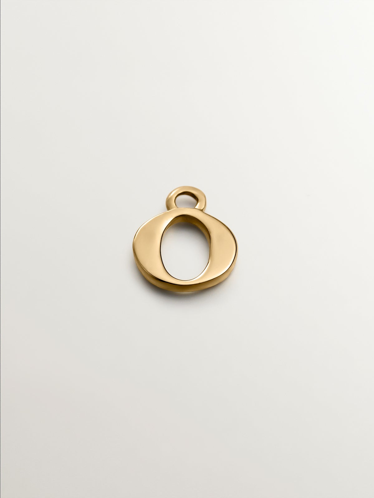 14K yellow gold charm with letter O