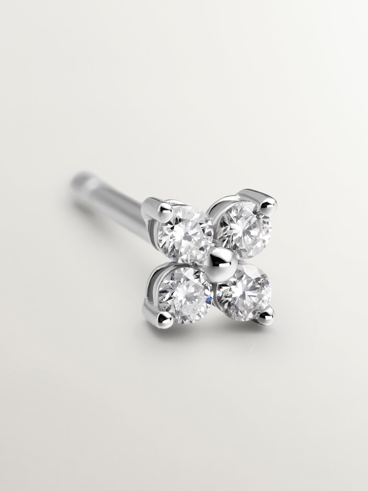 18K white gold single earring with diamonds