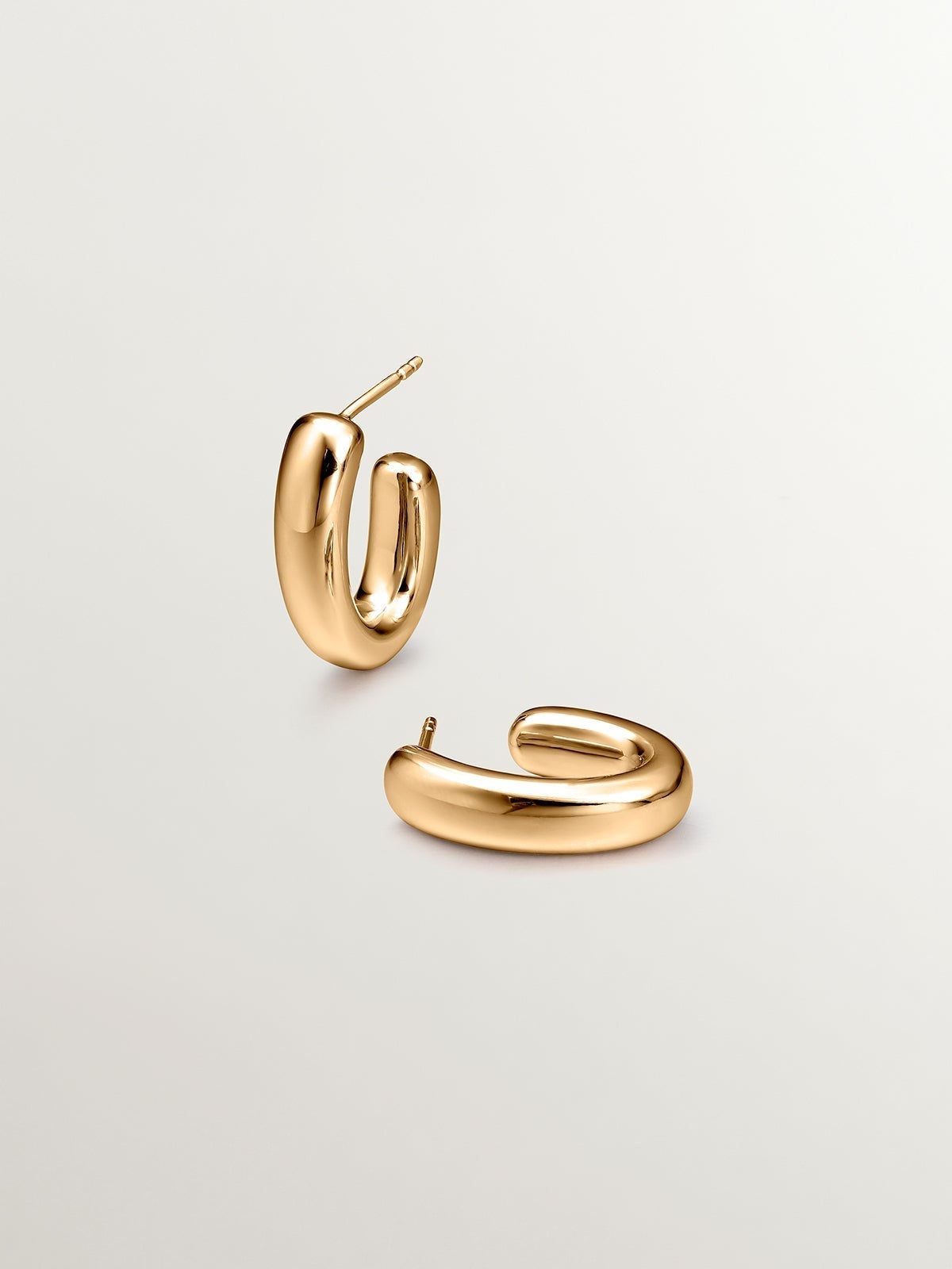 Small oval hoop earrings in 925 silver coated in 18K yellow gold