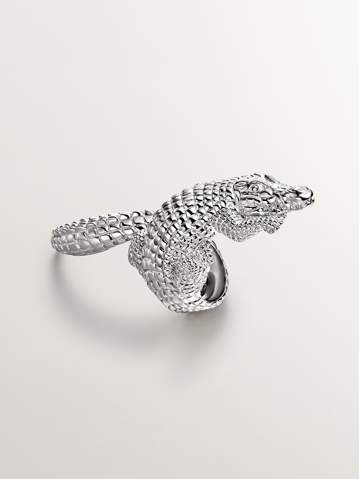 Large 925 silver ring shaped like crocodile