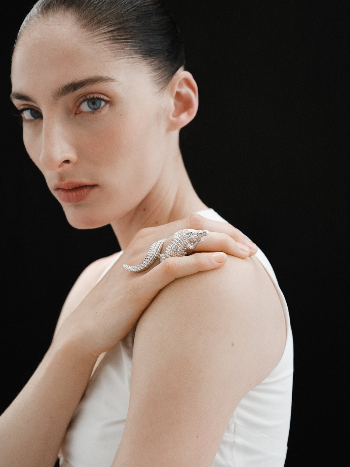 Large 925 silver ring shaped like crocodile