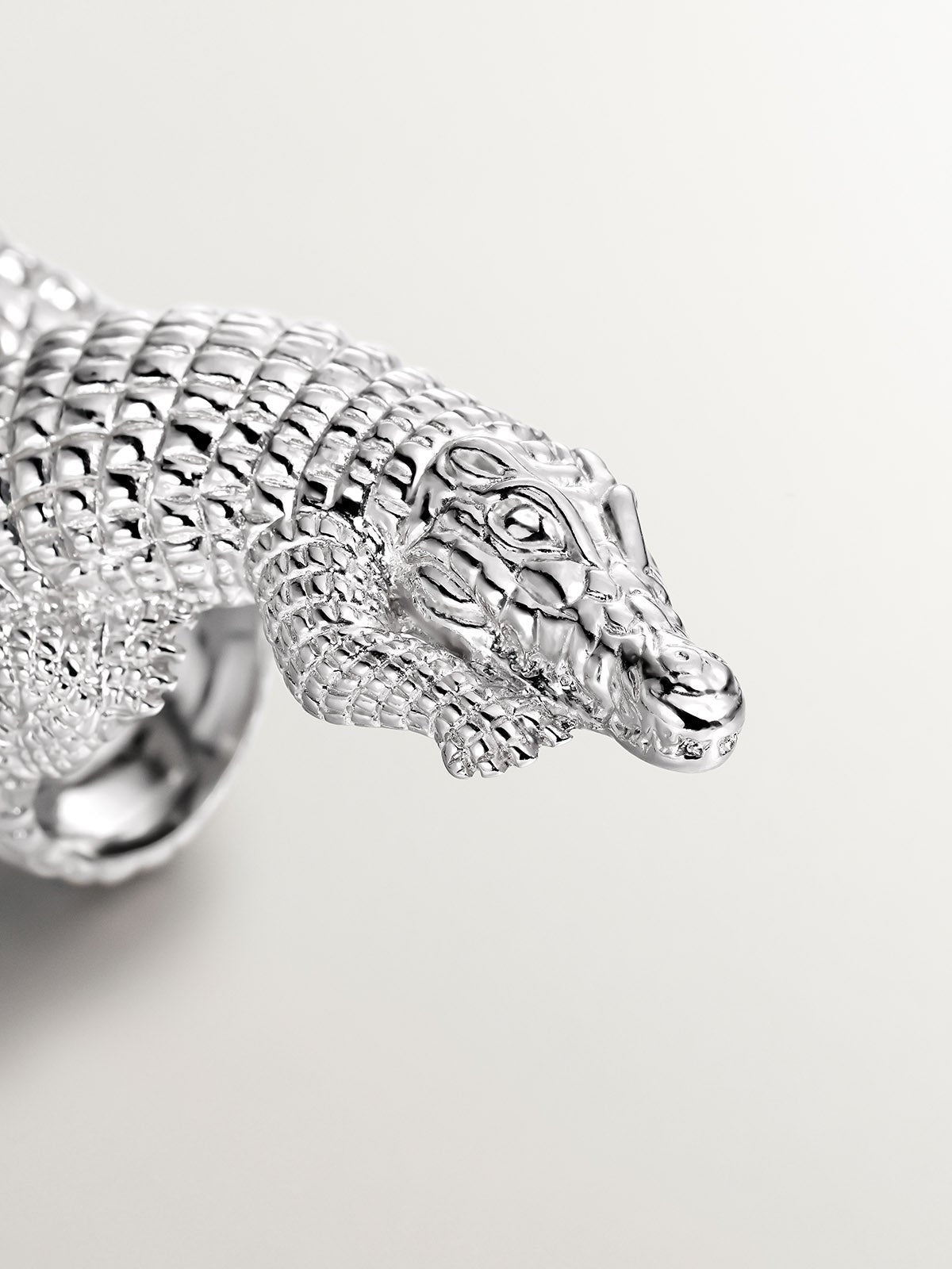 Large 925 silver ring shaped like crocodile