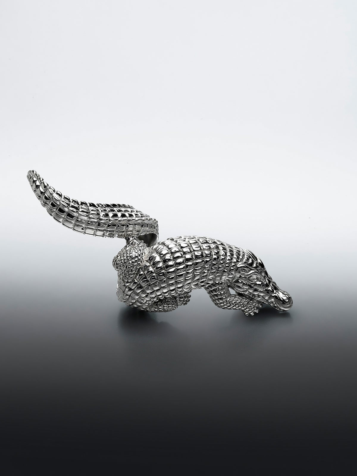 Large 925 silver ring shaped like crocodile