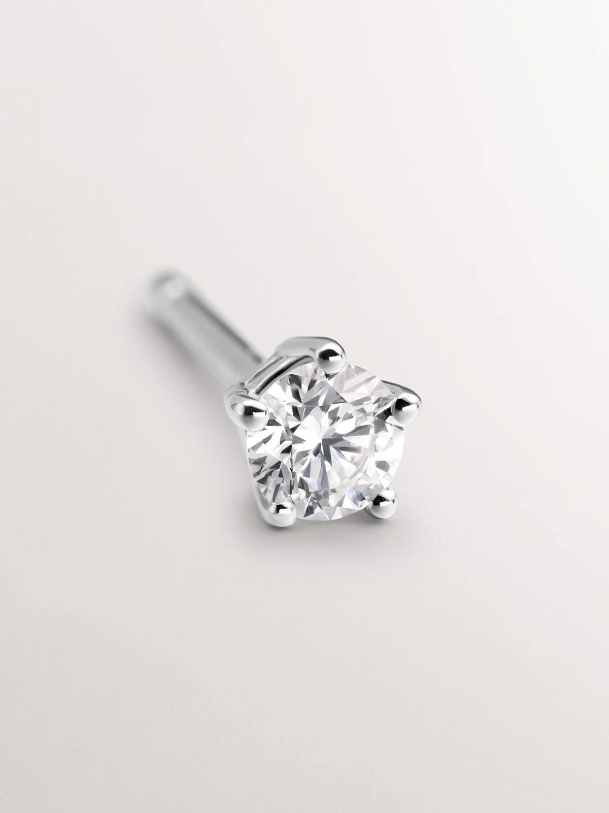 18K white gold single earring with diamonds