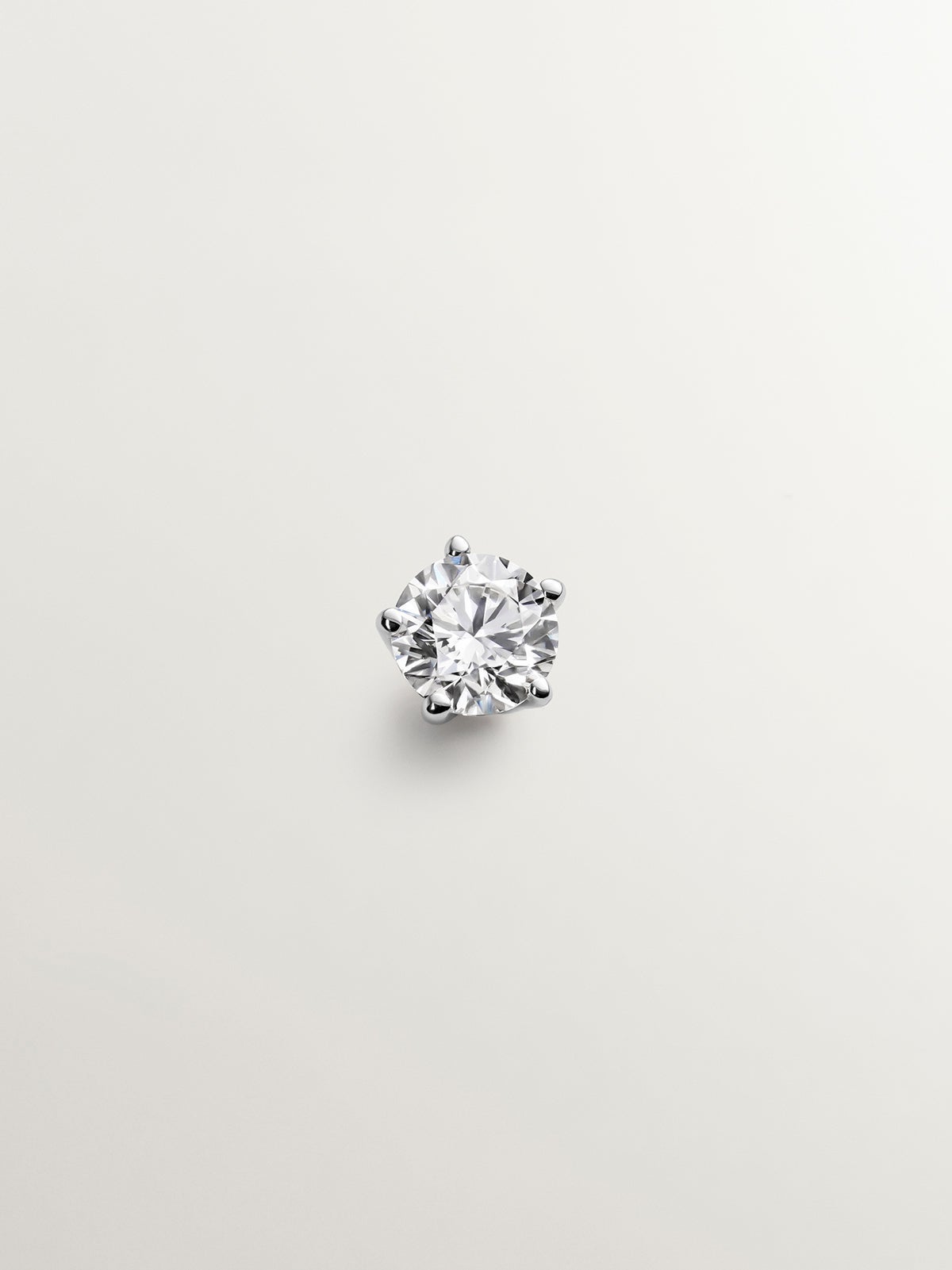 18K white gold solitaire earring with diamond 0.20 cts