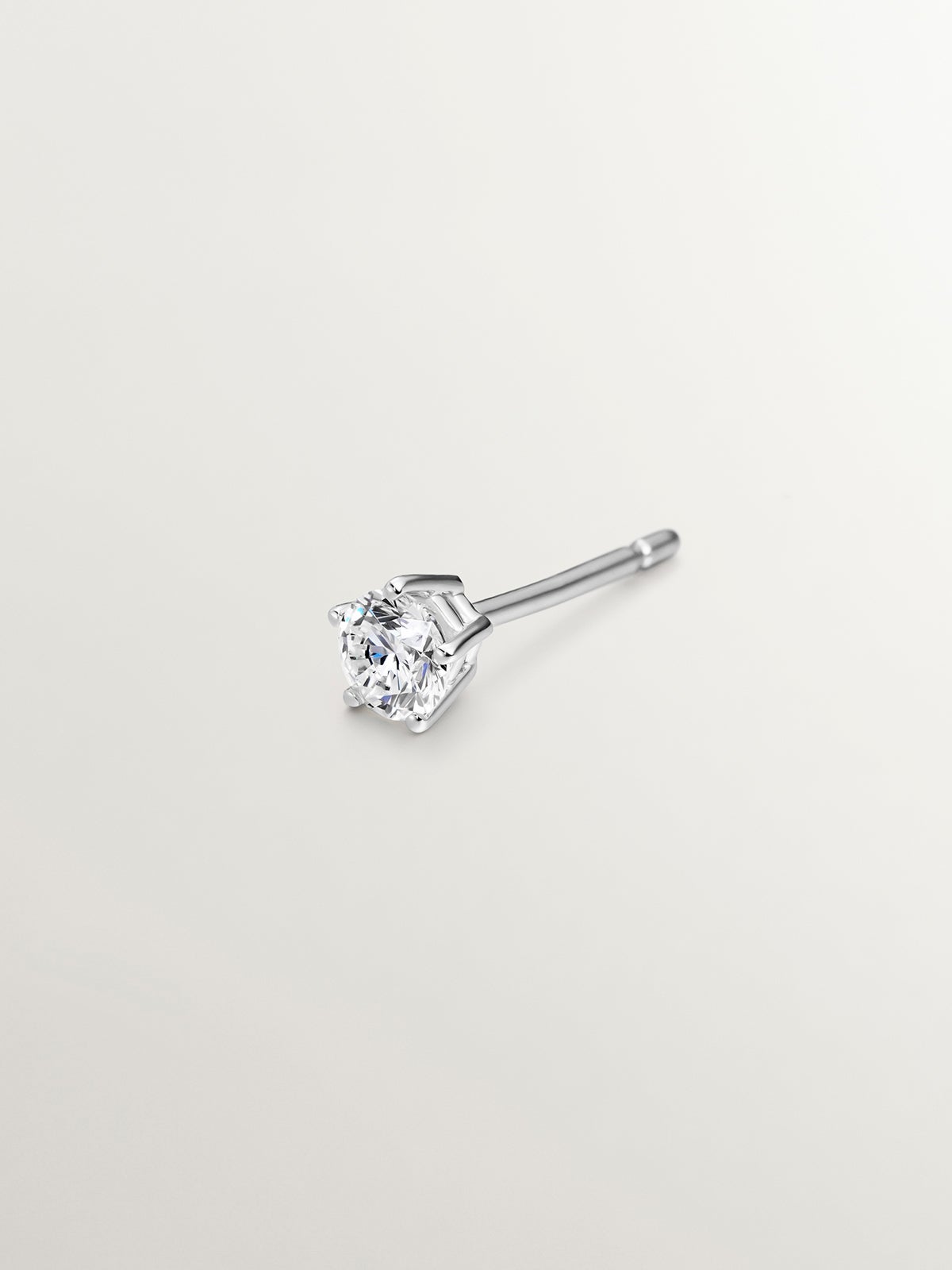 18K white gold solitaire earring with diamond 0.20 cts